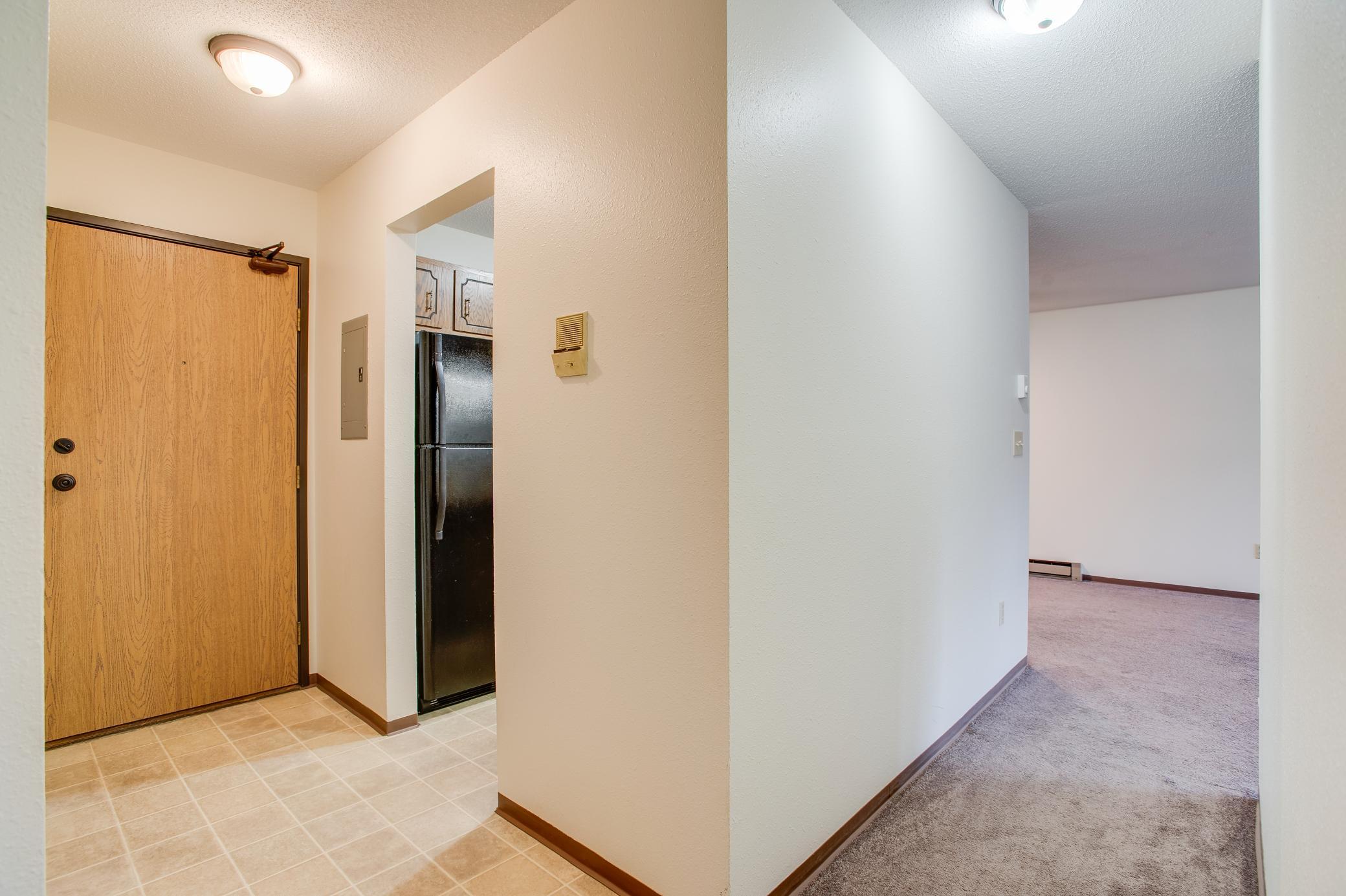1979 condo for sale at 331 Prairiewood Circle S, Unit 104 in Fargo, ND — 2 bed, 1 bath (photo 6 of 26)