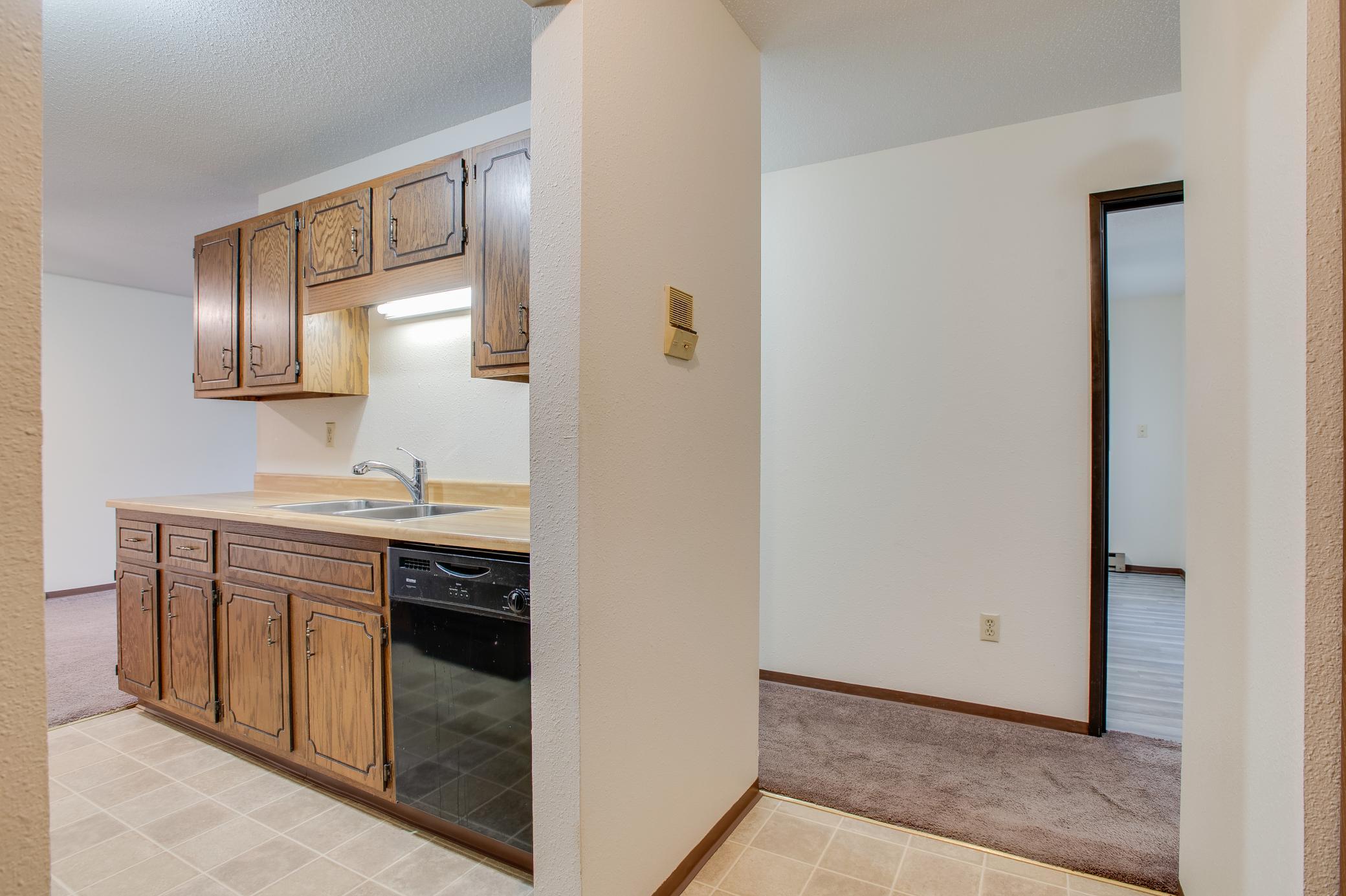 1979 condo for sale at 331 Prairiewood Circle S, Unit 104 in Fargo, ND — 2 bed, 1 bath (photo 7 of 26)