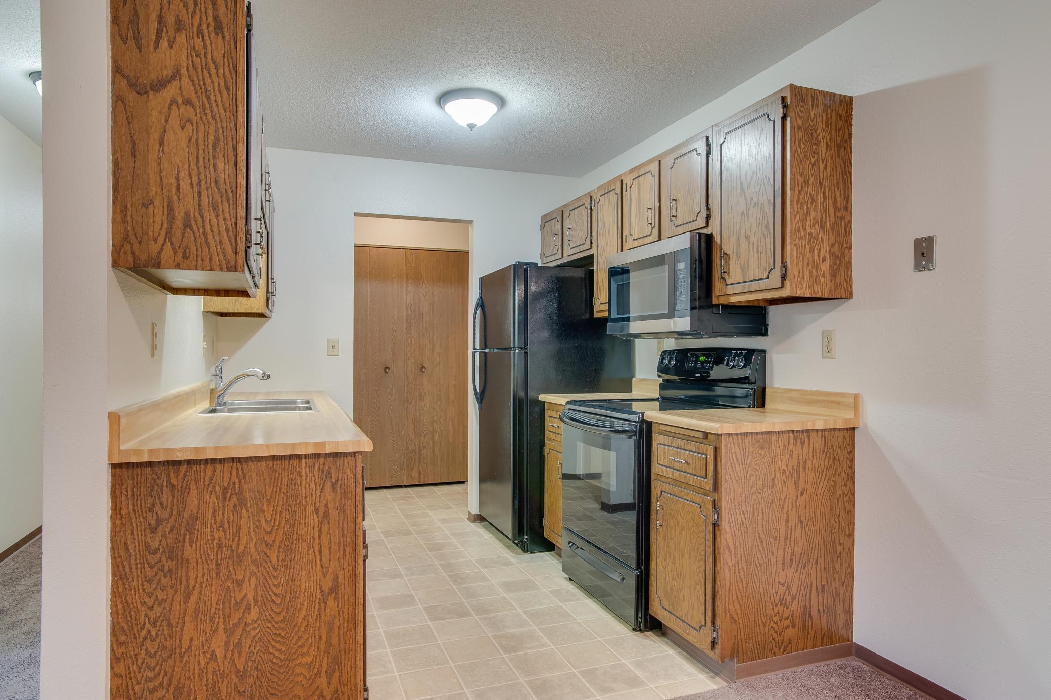 1979 condo for sale at 331 Prairiewood Circle S, Unit 104 in Fargo, ND — 2 bed, 1 bath (photo 9 of 26)
