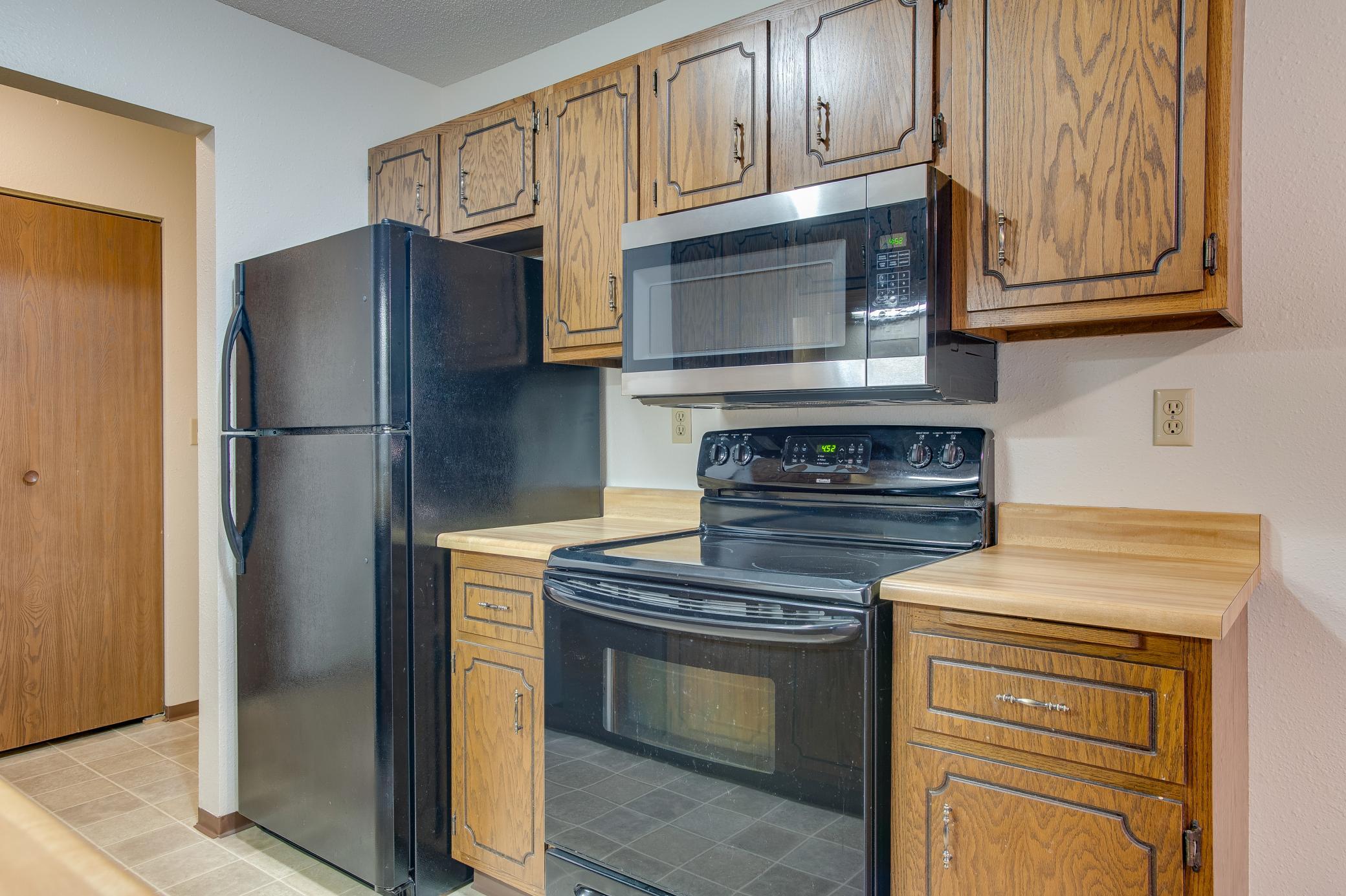 1979 condo for sale at 331 Prairiewood Circle S, Unit 104 in Fargo, ND — 2 bed, 1 bath (photo 10 of 26)