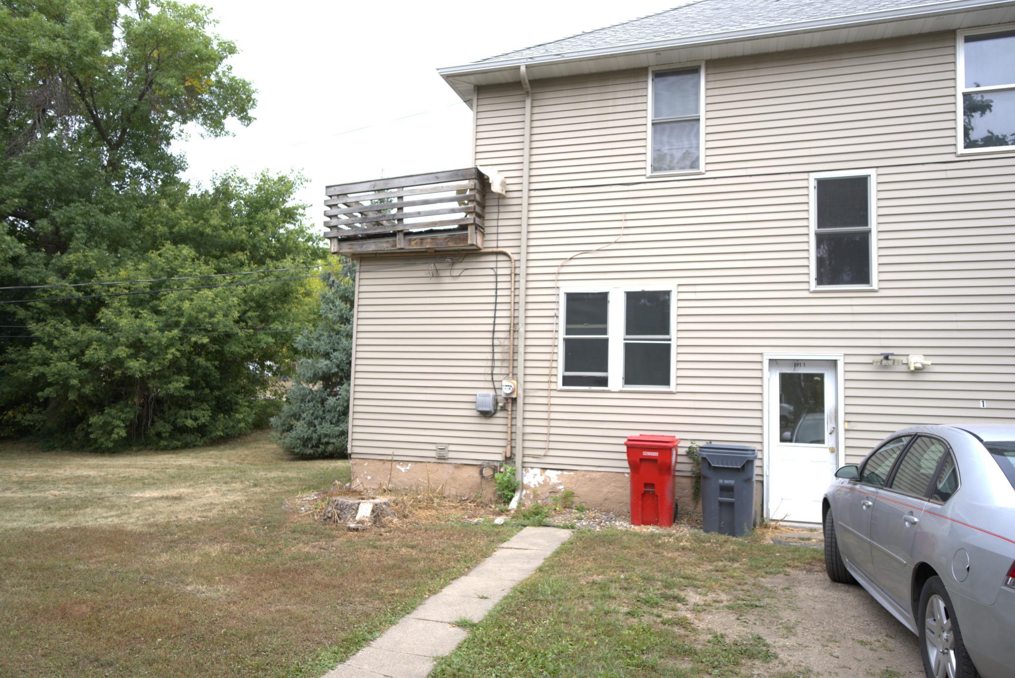 1900 triplex for sale at 1202 Elm Street in Alexandria, MN — 5 bed, 3 bath (photo 11 of 21)