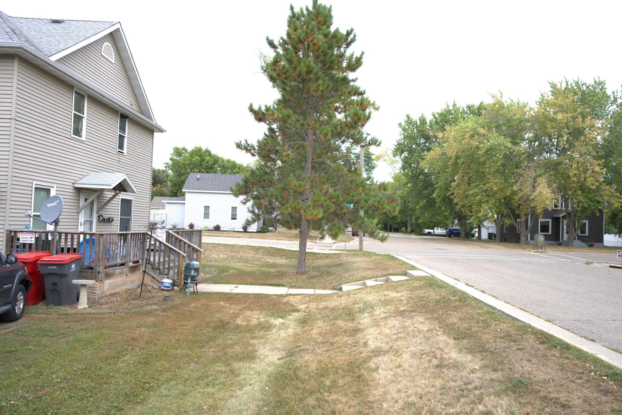1900 triplex for sale at 1202 Elm Street in Alexandria, MN — 5 bed, 3 bath (photo 12 of 21)