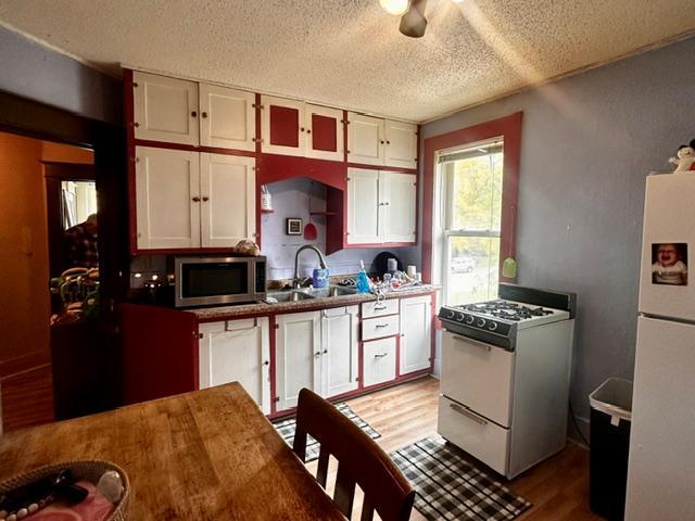 1900 triplex for sale at 1202 Elm Street in Alexandria, MN — 5 bed, 3 bath (photo 13 of 21)