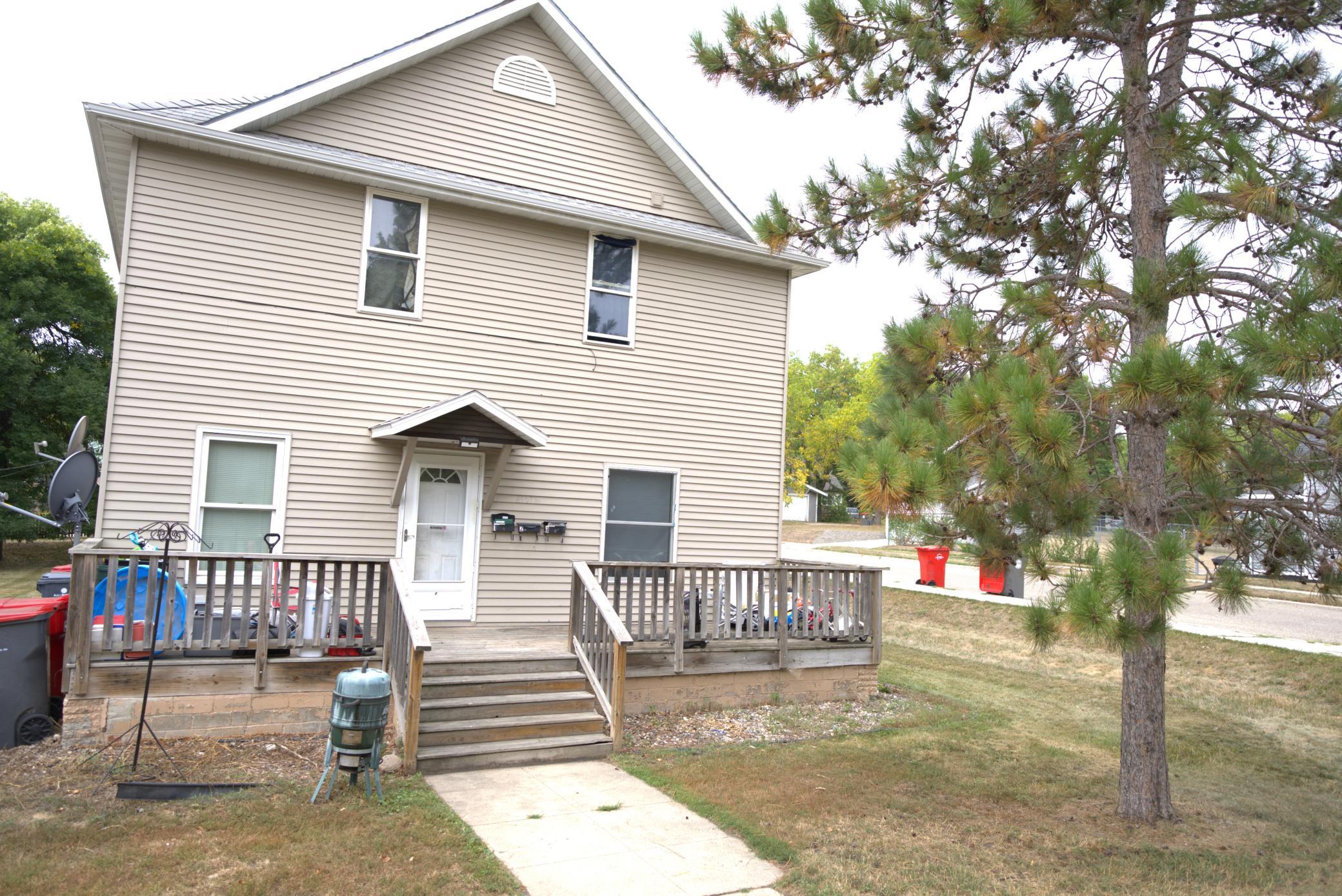 1900 triplex for sale at 1202 Elm Street in Alexandria, MN — 5 bed, 3 bath (photo 3 of 21)