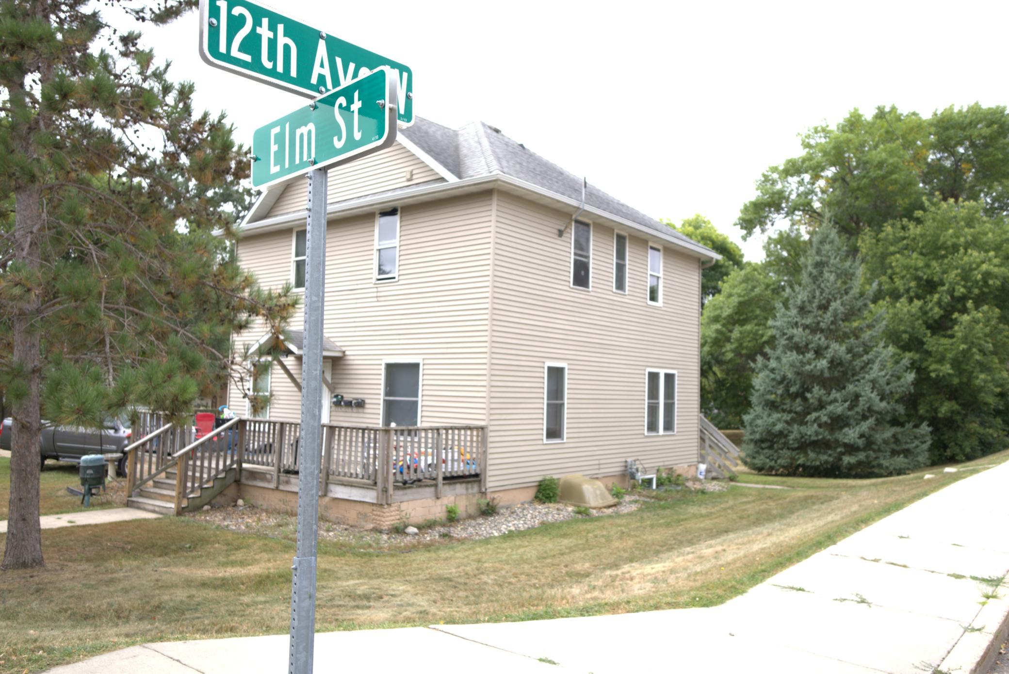 1900 triplex for sale at 1202 Elm Street in Alexandria, MN — 5 bed, 3 bath (photo 5 of 21)