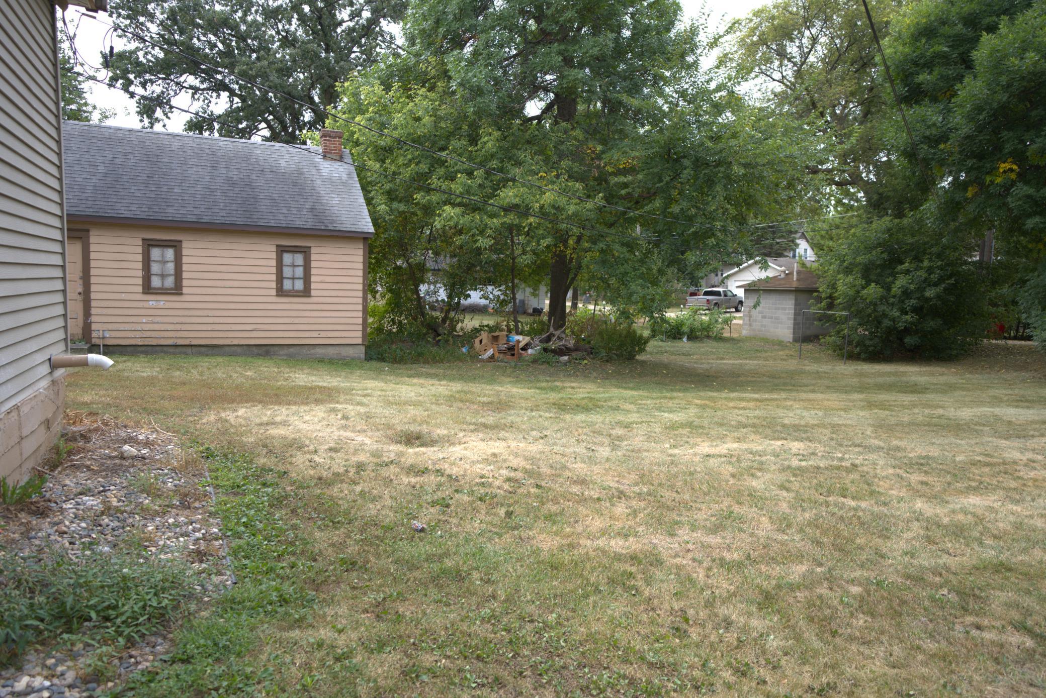 1900 triplex for sale at 1202 Elm Street in Alexandria, MN — 5 bed, 3 bath (photo 8 of 21)