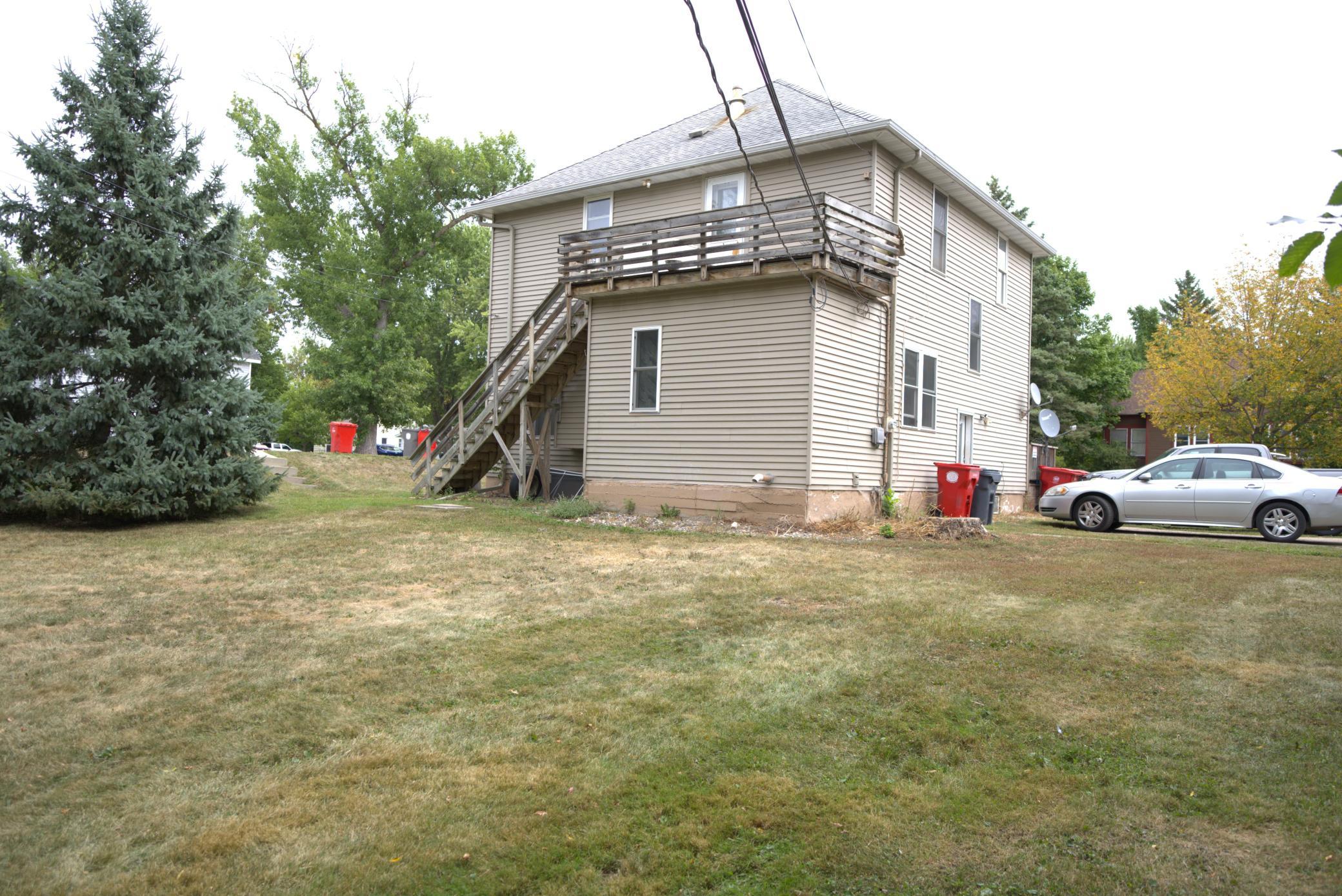 1900 triplex for sale at 1202 Elm Street in Alexandria, MN — 5 bed, 3 bath (photo 10 of 21)