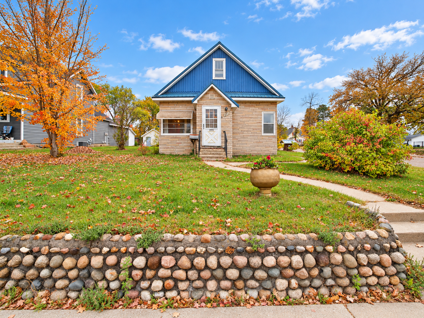 1900 single family home for sale at 503 6th Street SE in Staples, MN — 2 bed, 2 bath