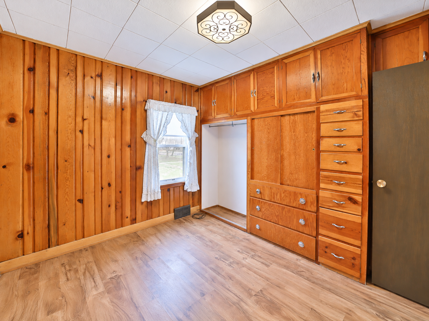 1900 single family home for sale at 503 6th Street SE in Staples, MN — 2 bed, 2 bath (photo 16 of 33)