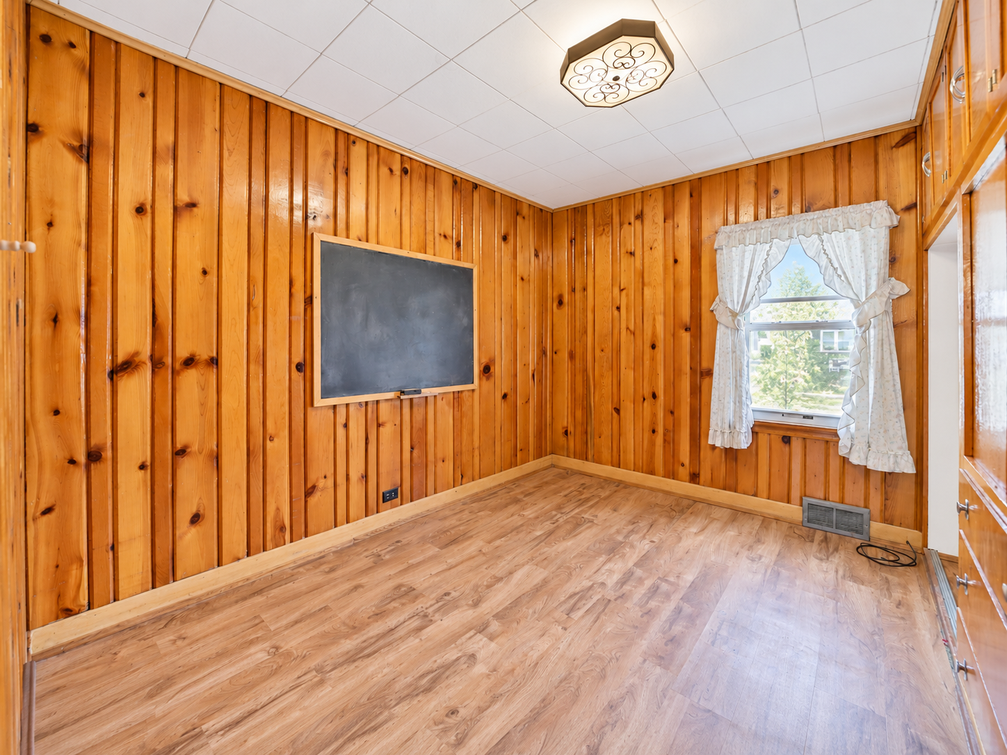 1900 single family home for sale at 503 6th Street SE in Staples, MN — 2 bed, 2 bath (photo 18 of 33)