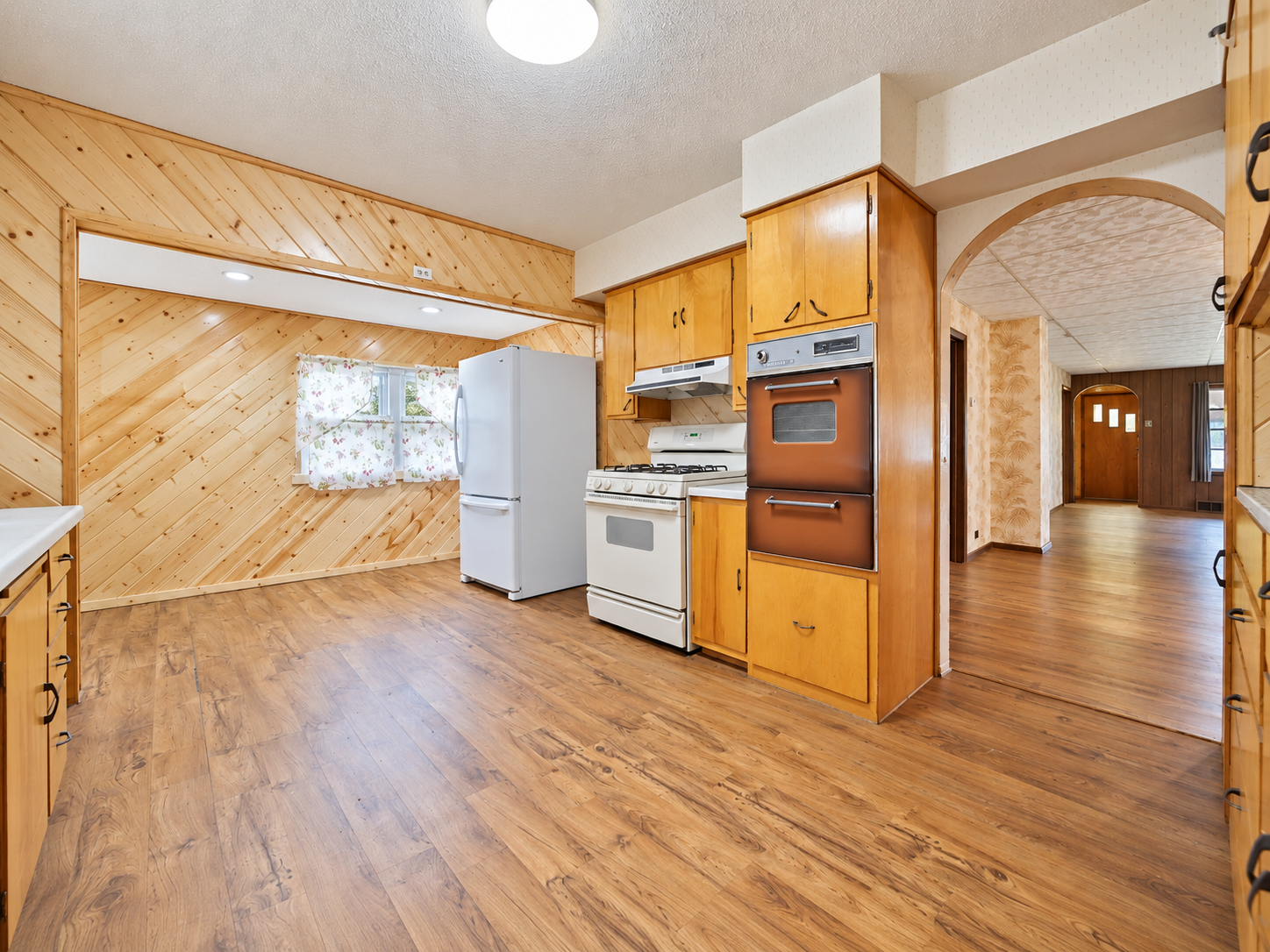 1900 single family home for sale at 503 6th Street SE in Staples, MN — 2 bed, 2 bath (photo 5 of 33)