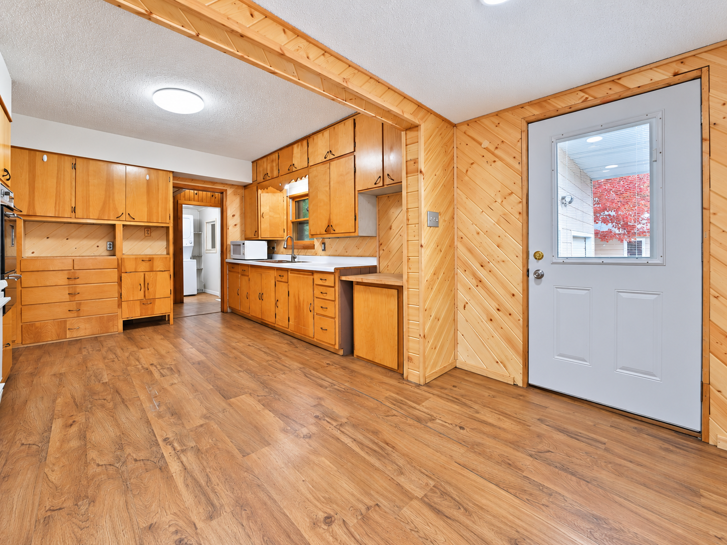 1900 single family home for sale at 503 6th Street SE in Staples, MN — 2 bed, 2 bath (photo 6 of 33)