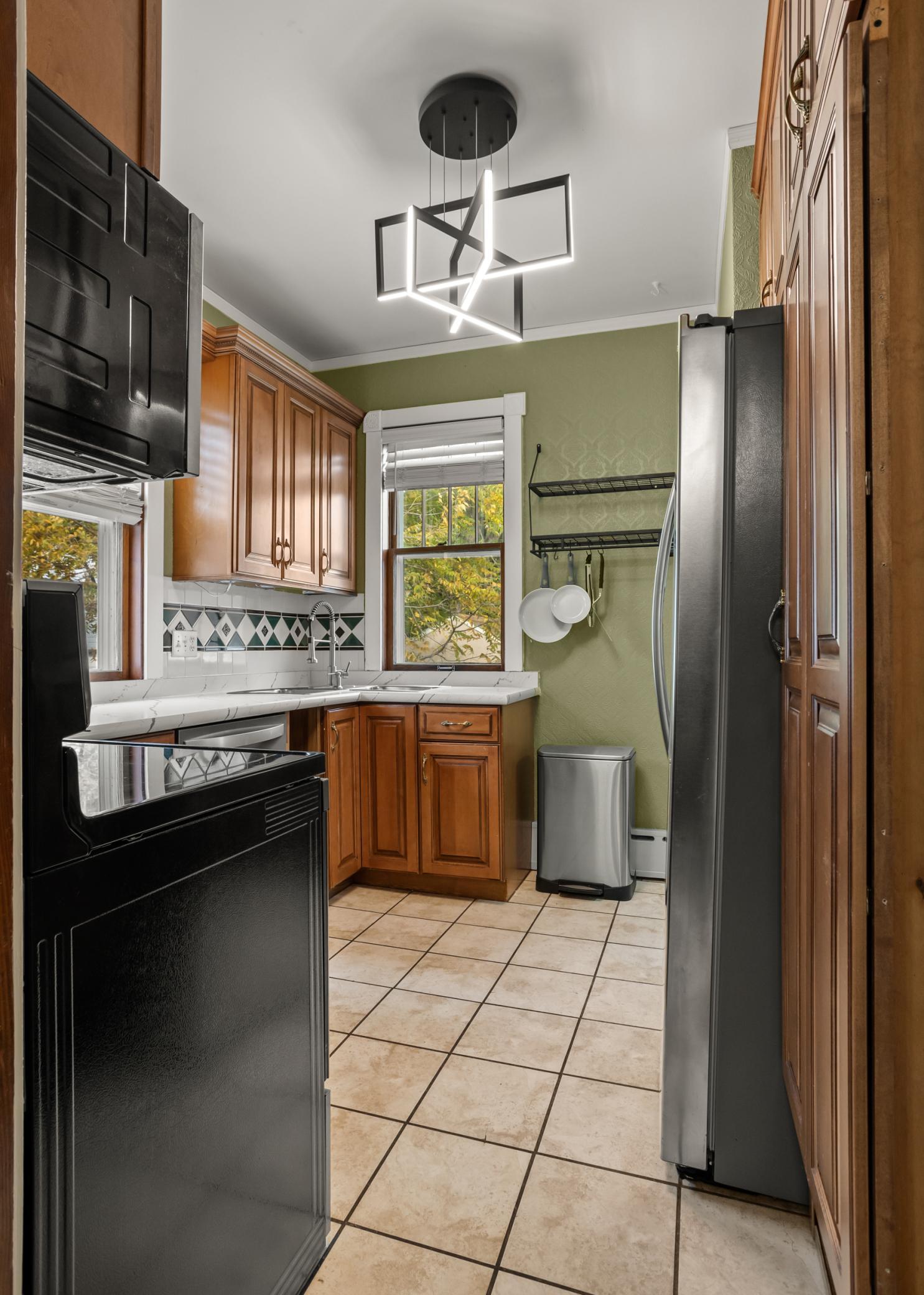 1921 single family home for sale at 1115 11th Avenue N in Fargo, ND — 4 bed, 3 bath (photo 25 of 47)