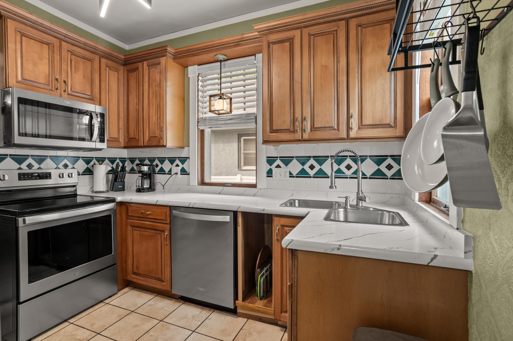 1921 single family home for sale at 1115 11th Avenue N in Fargo, ND — 4 bed, 3 bath (photo 26 of 47)