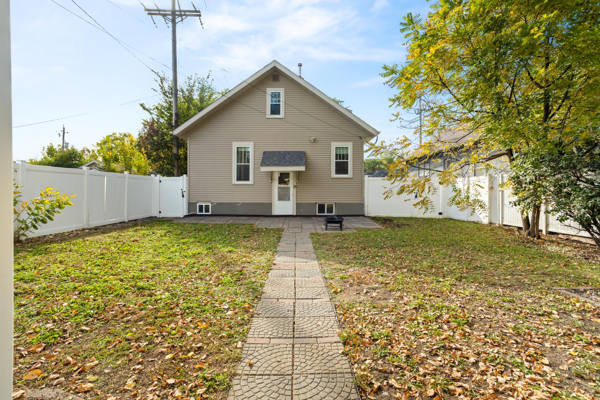 1921 single family home for sale at 1115 11th Avenue N in Fargo, ND — 4 bed, 3 bath (photo 38 of 47)