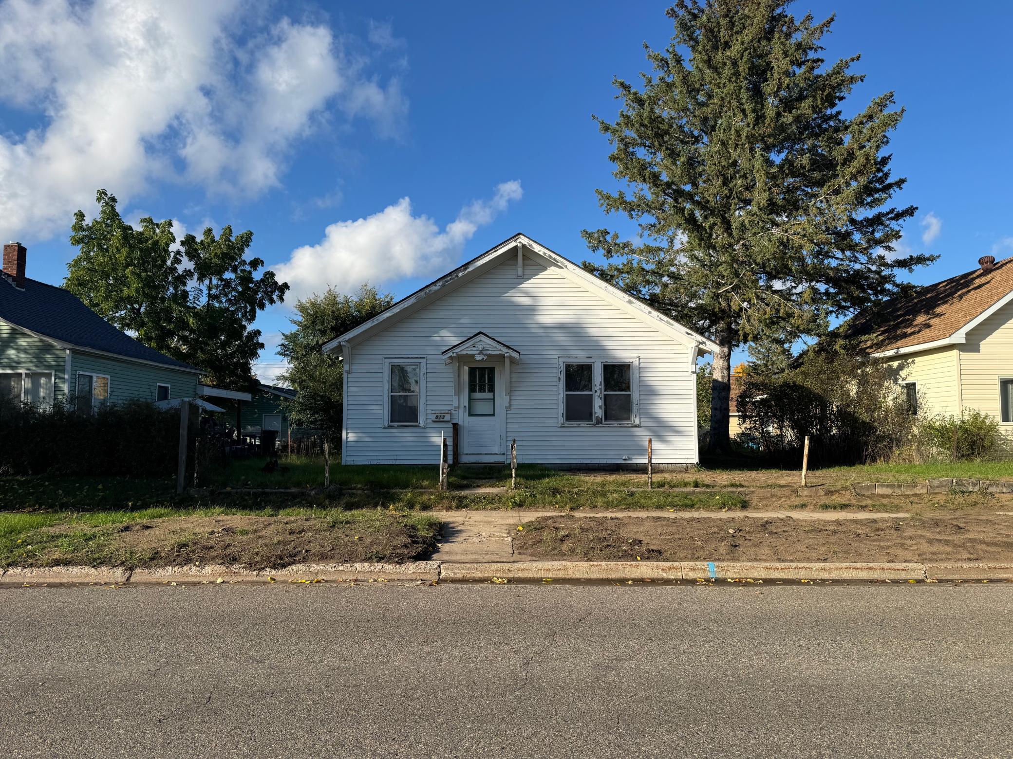1958 single family home for sale at 813 4th Street SE in Bemidji, MN — 2 bed, 1 bath