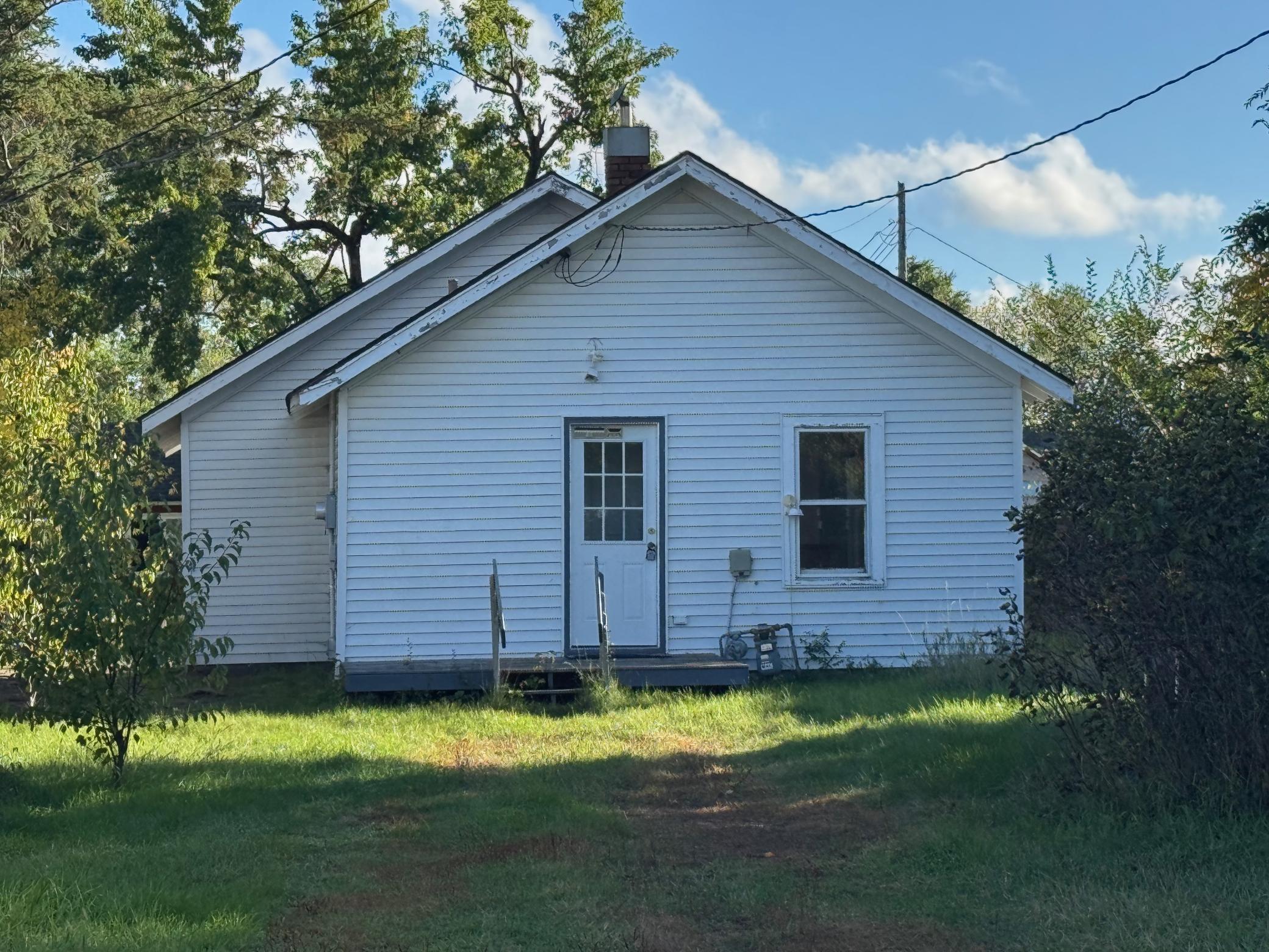 1958 single family home for sale at 813 4th Street SE in Bemidji, MN — 2 bed, 1 bath (photo 3 of 17)