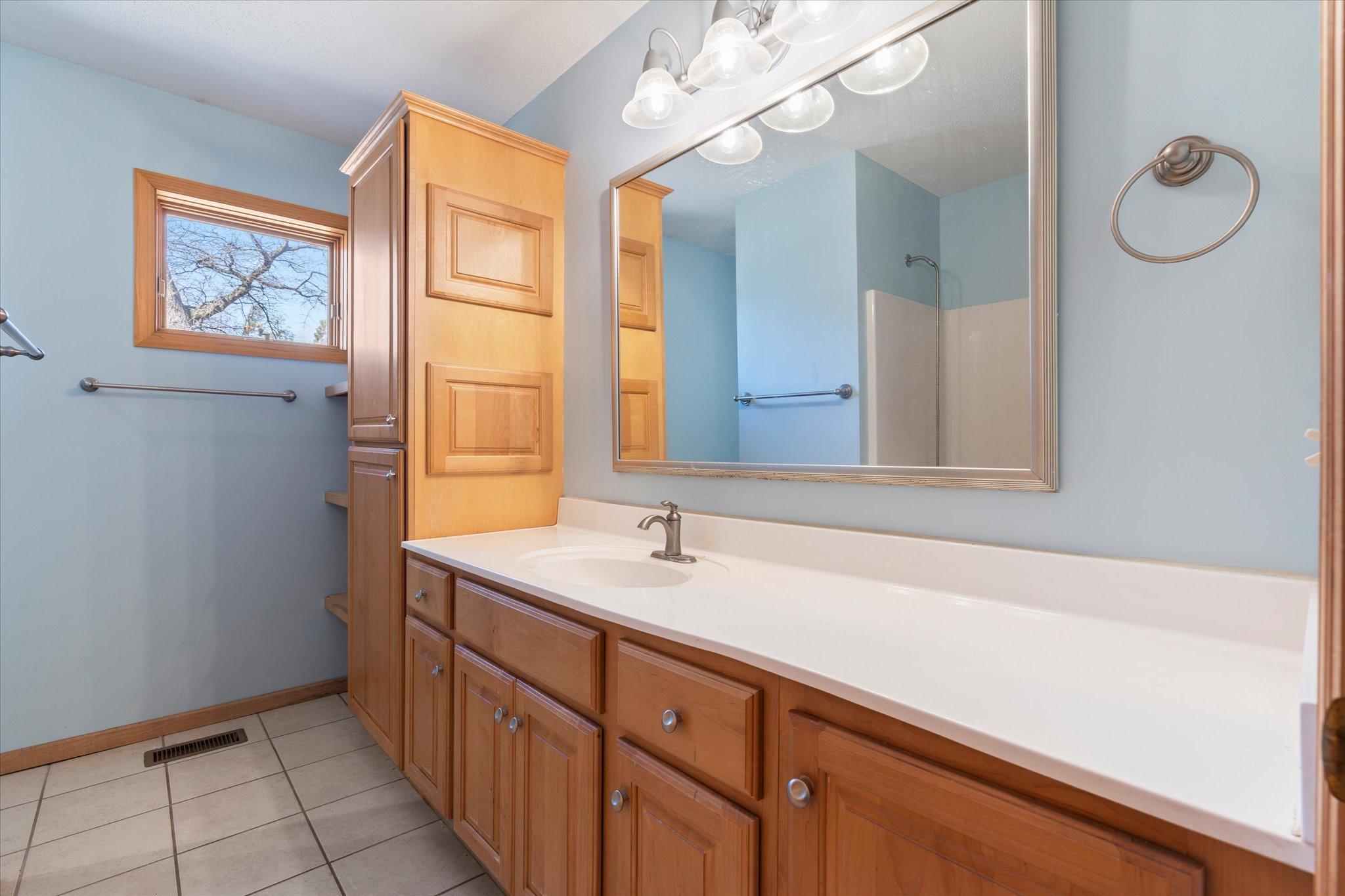 1999 single family home for sale at 13910 Cherrywood Drive in Baxter, MN — 5 bed, 2 bath (photo 11 of 31)
