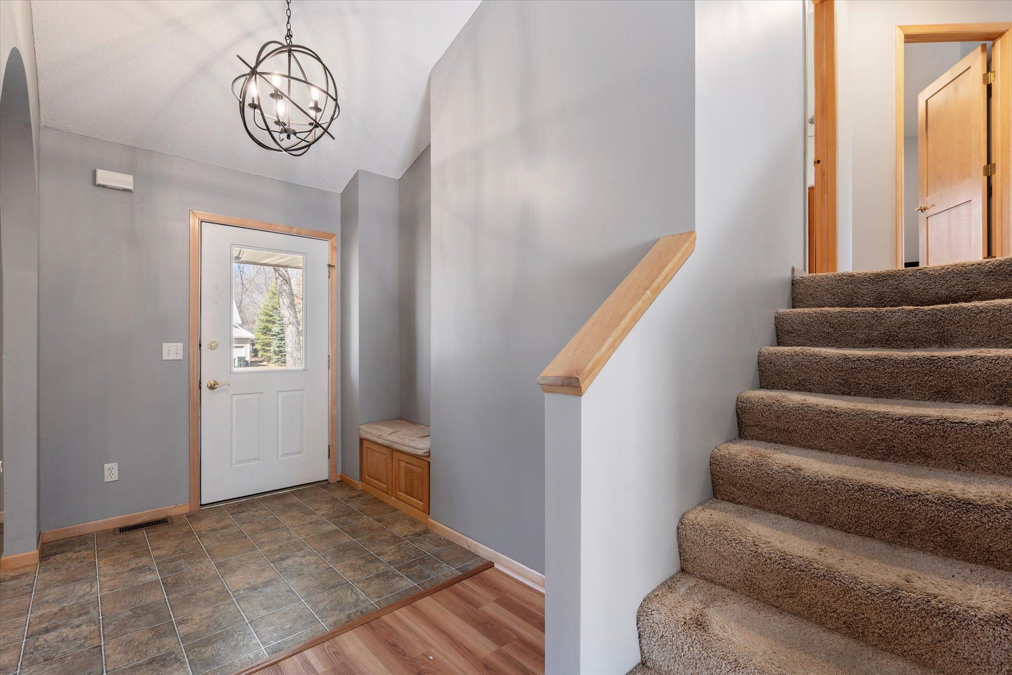 1999 single family home for sale at 13910 Cherrywood Drive in Baxter, MN — 5 bed, 2 bath (photo 3 of 31)