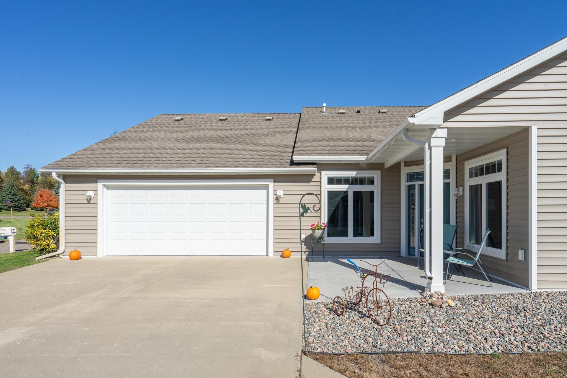 2005 twin home for sale at 12802 Vintage Circle in Staples, MN — 2 bed, 2 bath (photo 3 of 45)