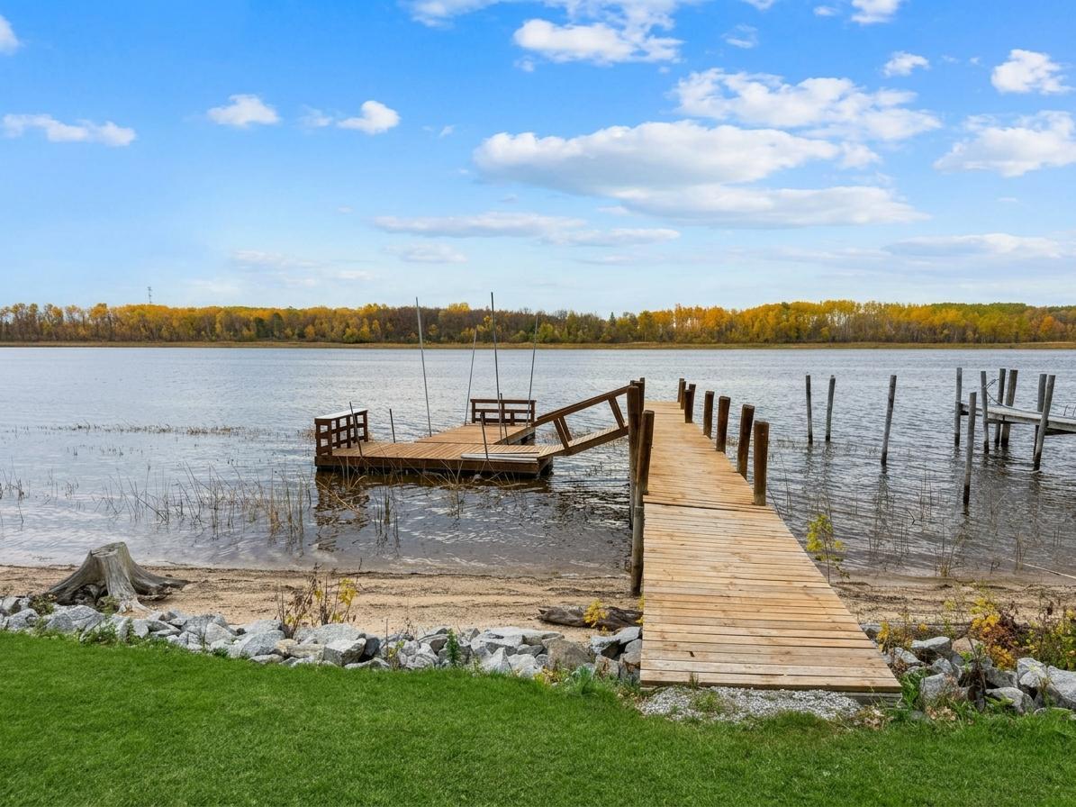 2011 single family home for sale at 1984 Maple Drive NW in Baudette, MN — 4 bed, 4 bath (photo 16 of 61)
