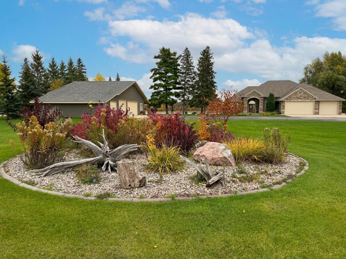 2011 single family home for sale at 1984 Maple Drive NW in Baudette, MN — 4 bed, 4 bath (photo 3 of 61)