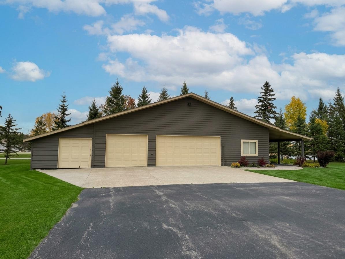 2011 single family home for sale at 1984 Maple Drive NW in Baudette, MN — 4 bed, 4 bath (photo 49 of 61)