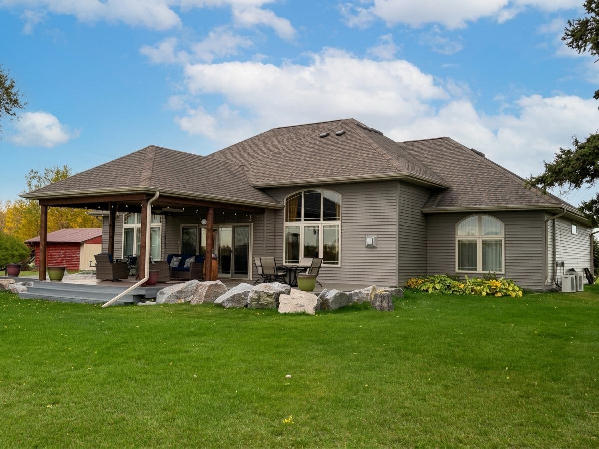 2011 single family home for sale at 1984 Maple Drive NW in Baudette, MN — 4 bed, 4 bath (photo 6 of 61)