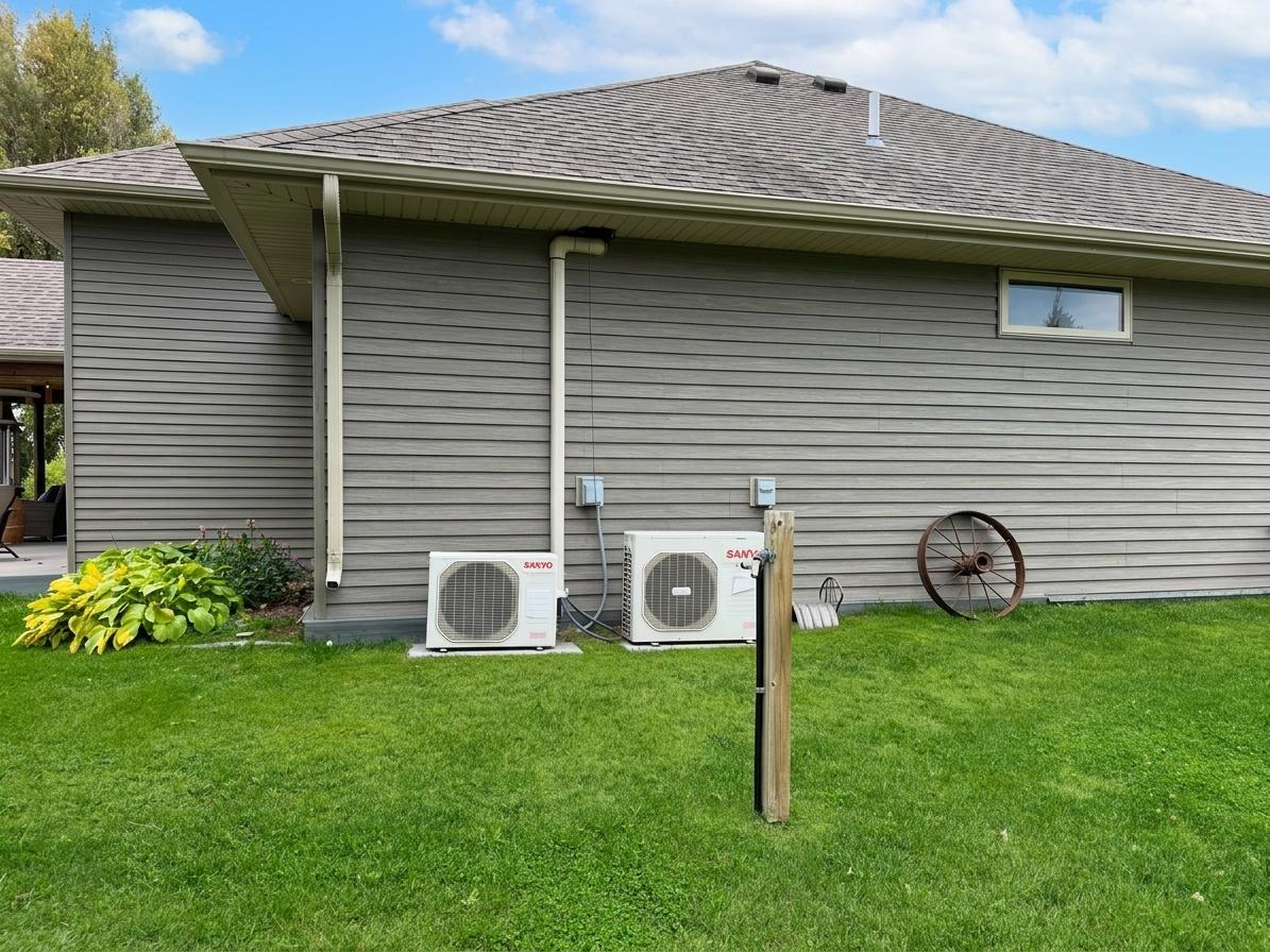 2011 single family home for sale at 1984 Maple Drive NW in Baudette, MN — 4 bed, 4 bath (photo 7 of 61)