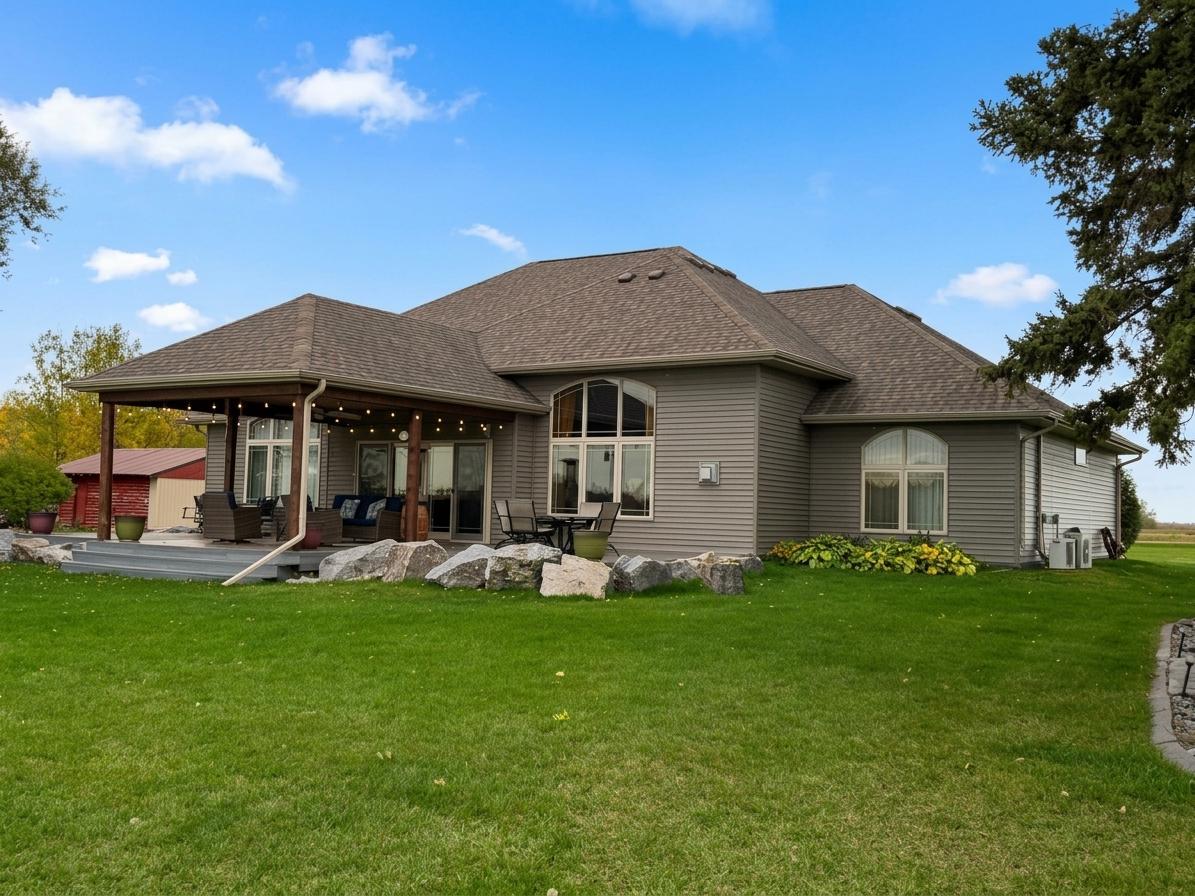 2011 single family home for sale at 1984 Maple Drive NW in Baudette, MN — 4 bed, 4 bath (photo 8 of 61)