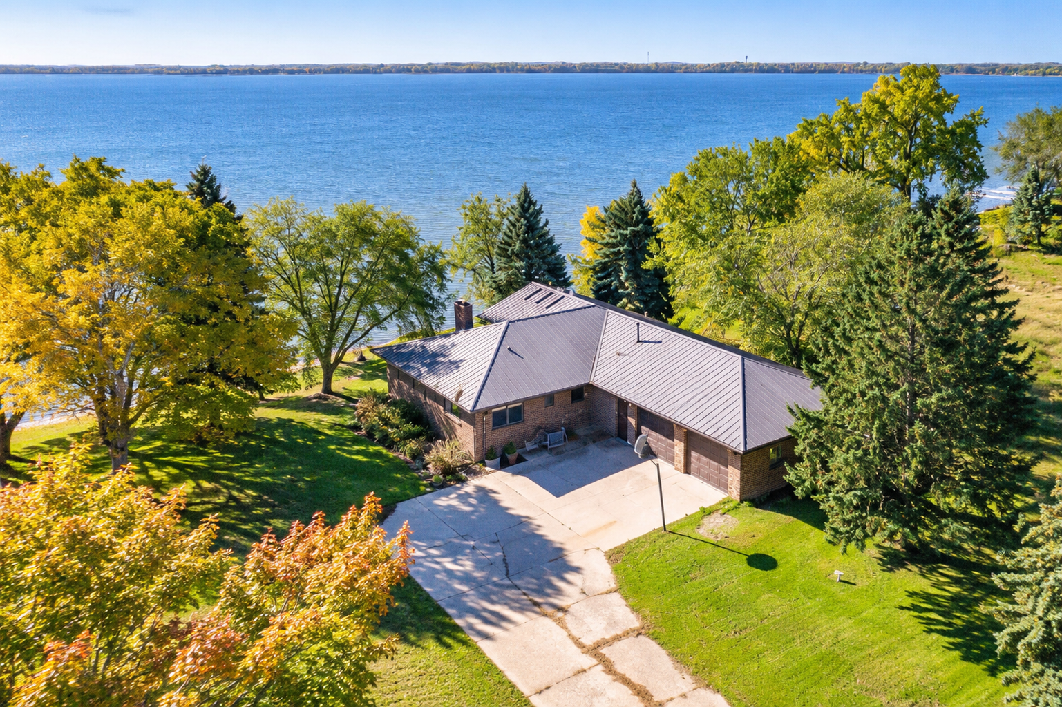 1988 single family home for sale at 38192 N Shore Drive in Battle Lake, MN — 4 bed, 3 bath
