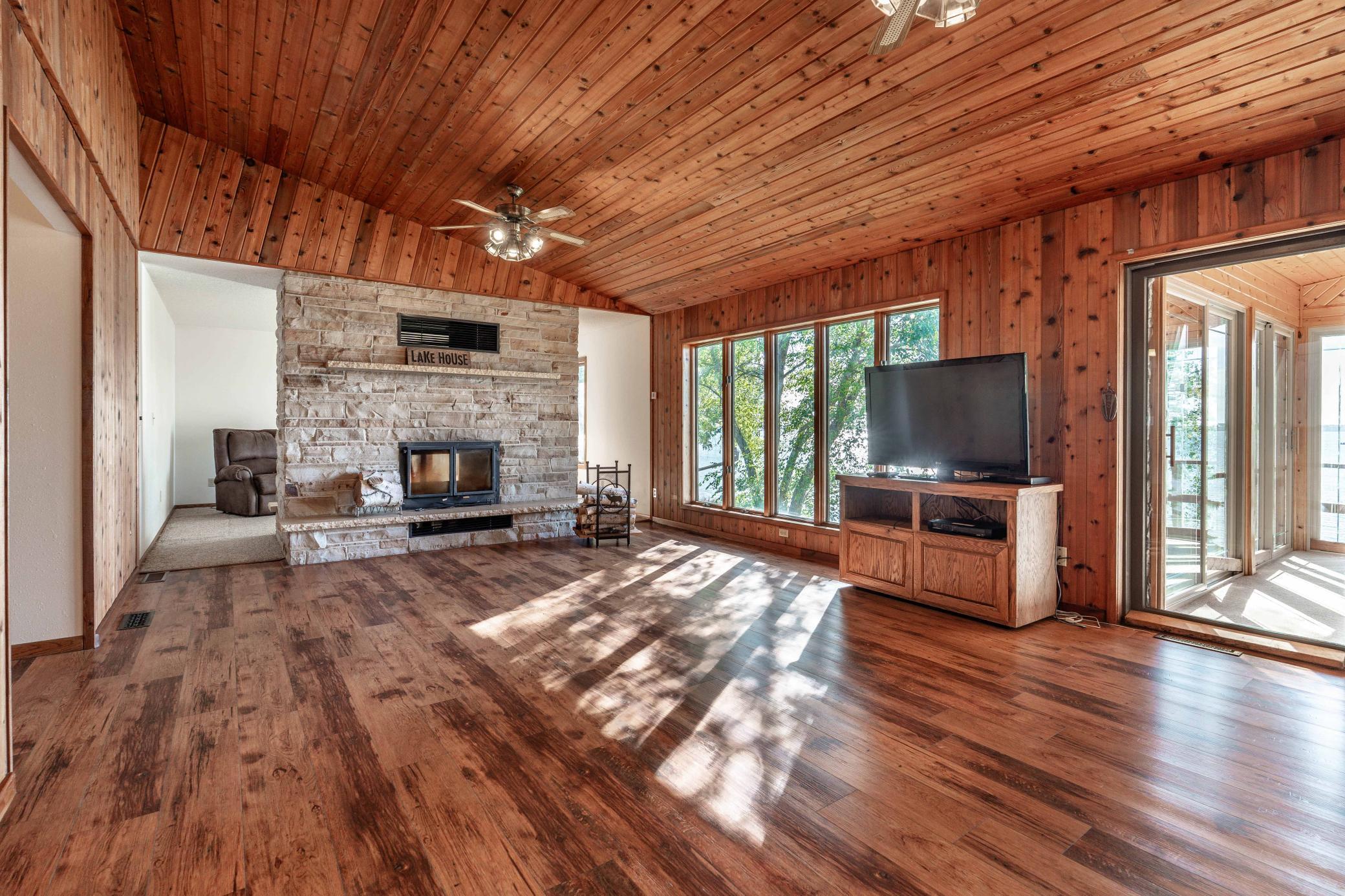 1988 single family home for sale at 38192 N Shore Drive in Battle Lake, MN — 4 bed, 3 bath (photo 11 of 70)
