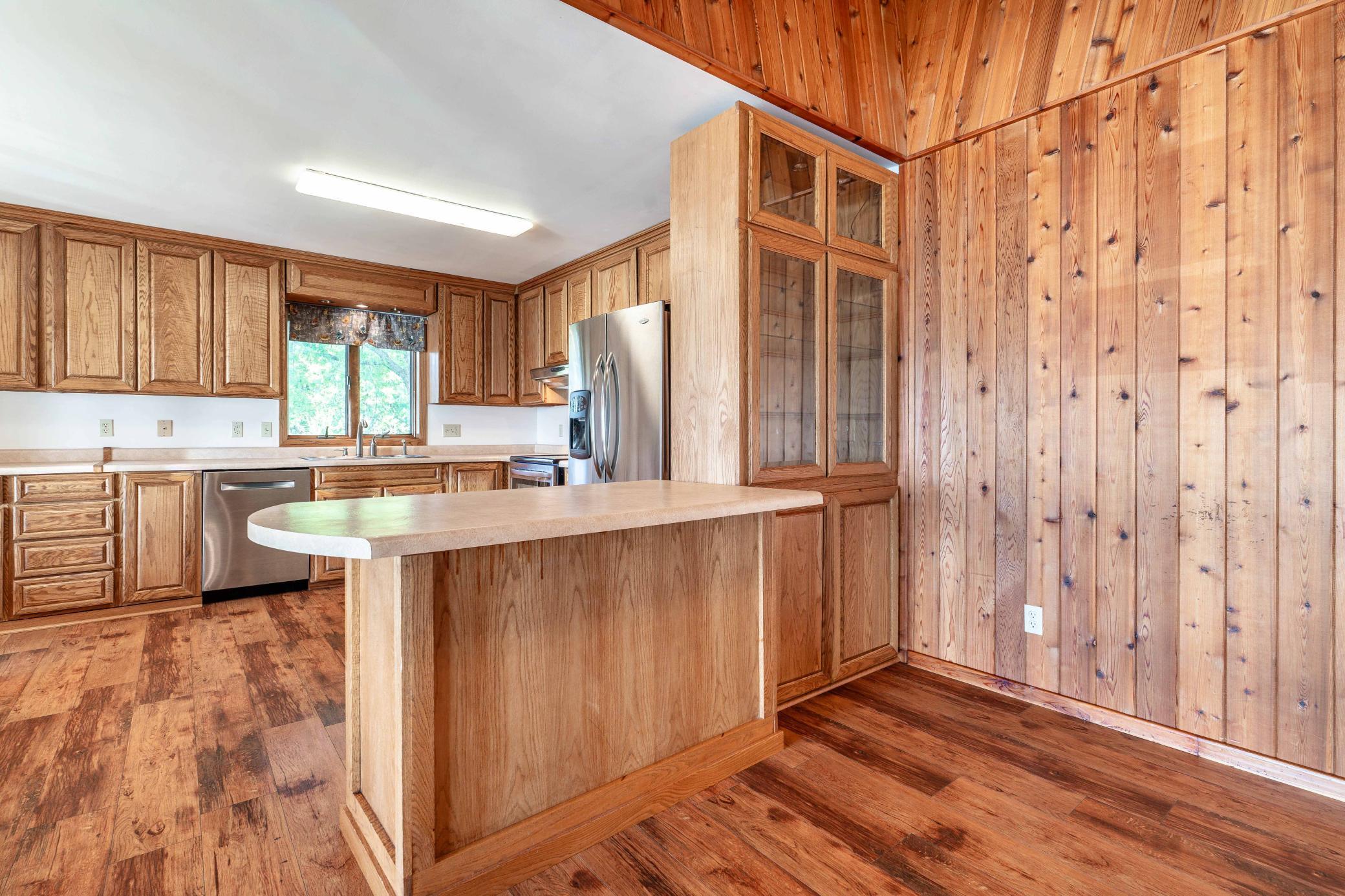 1988 single family home for sale at 38192 N Shore Drive in Battle Lake, MN — 4 bed, 3 bath (photo 13 of 70)