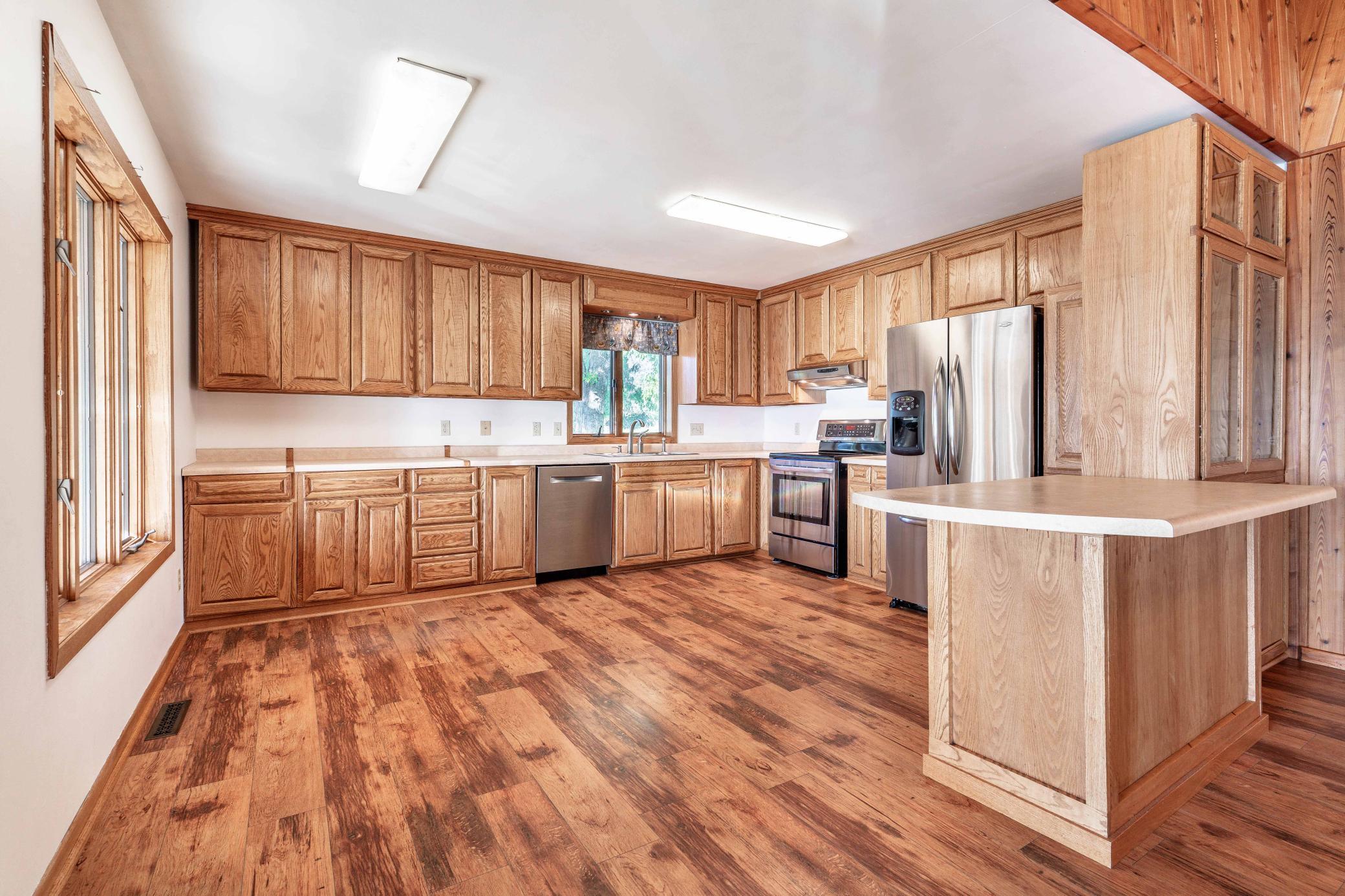 1988 single family home for sale at 38192 N Shore Drive in Battle Lake, MN — 4 bed, 3 bath (photo 15 of 70)
