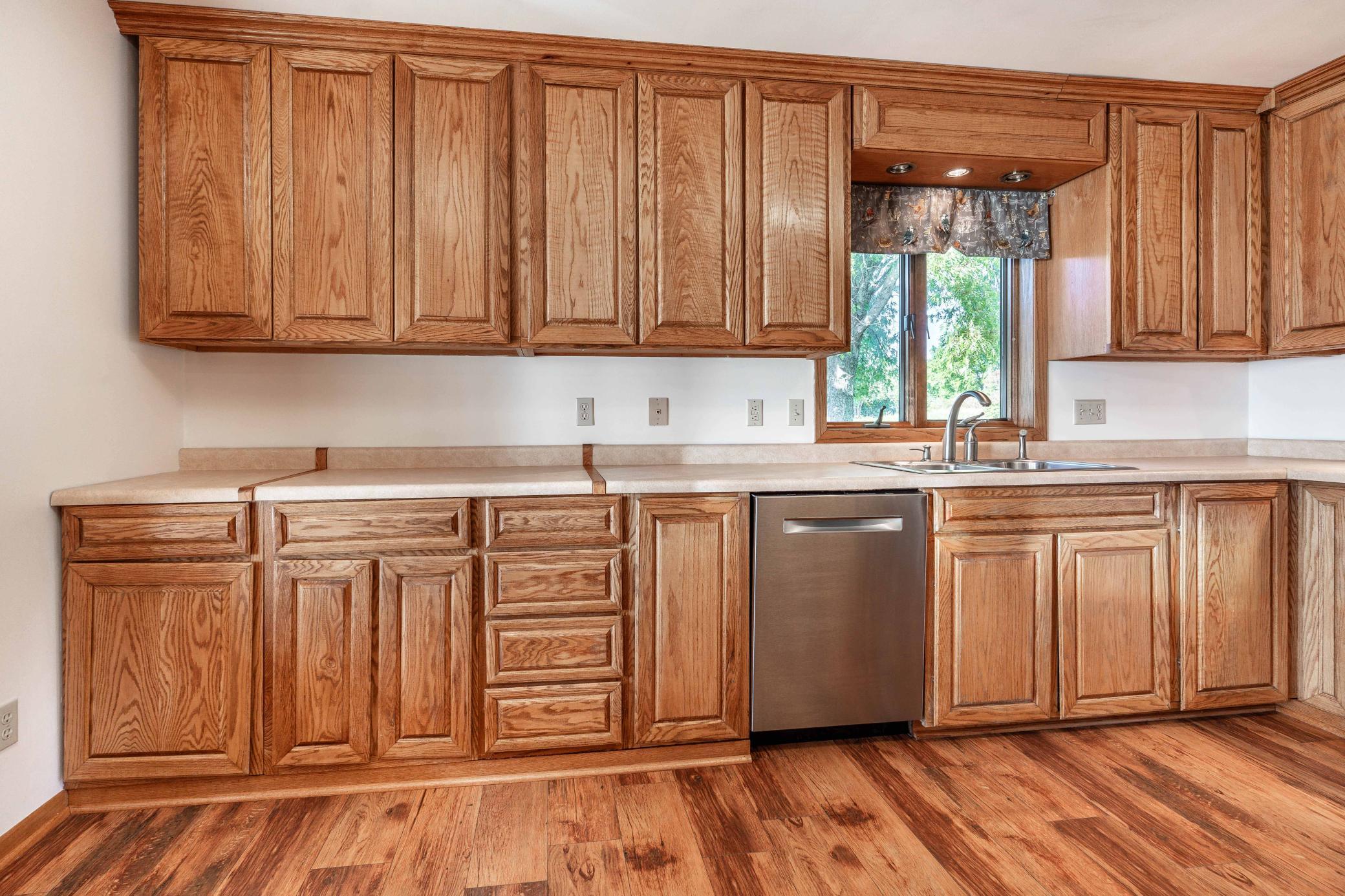 1988 single family home for sale at 38192 N Shore Drive in Battle Lake, MN — 4 bed, 3 bath (photo 16 of 70)