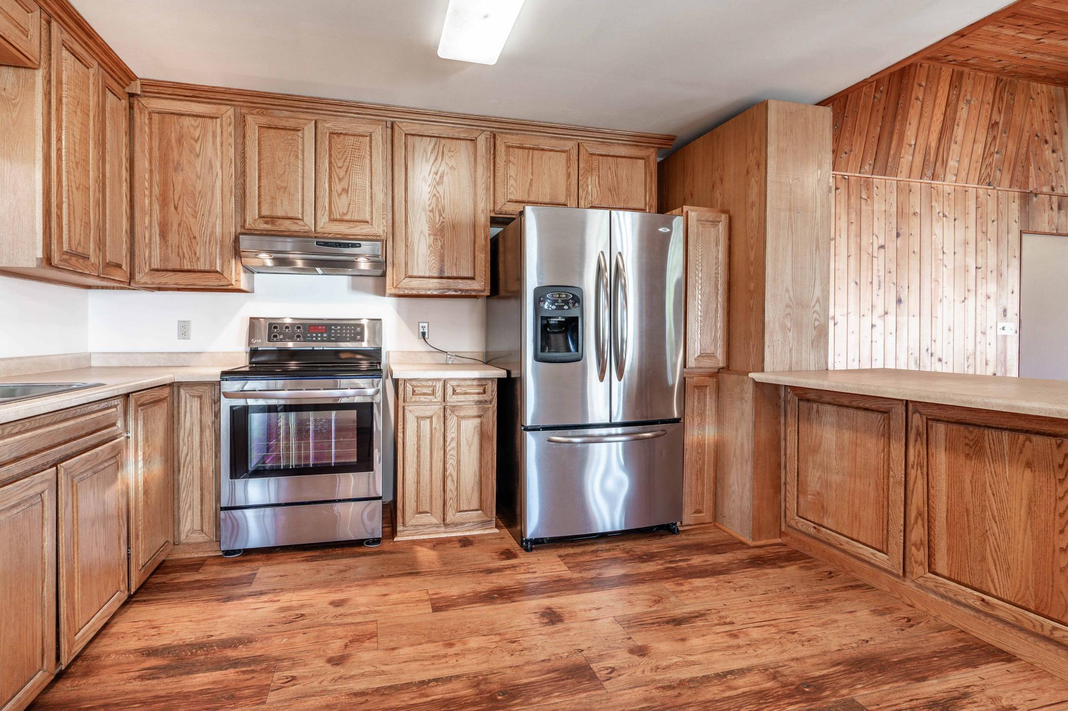 1988 single family home for sale at 38192 N Shore Drive in Battle Lake, MN — 4 bed, 3 bath (photo 18 of 70)