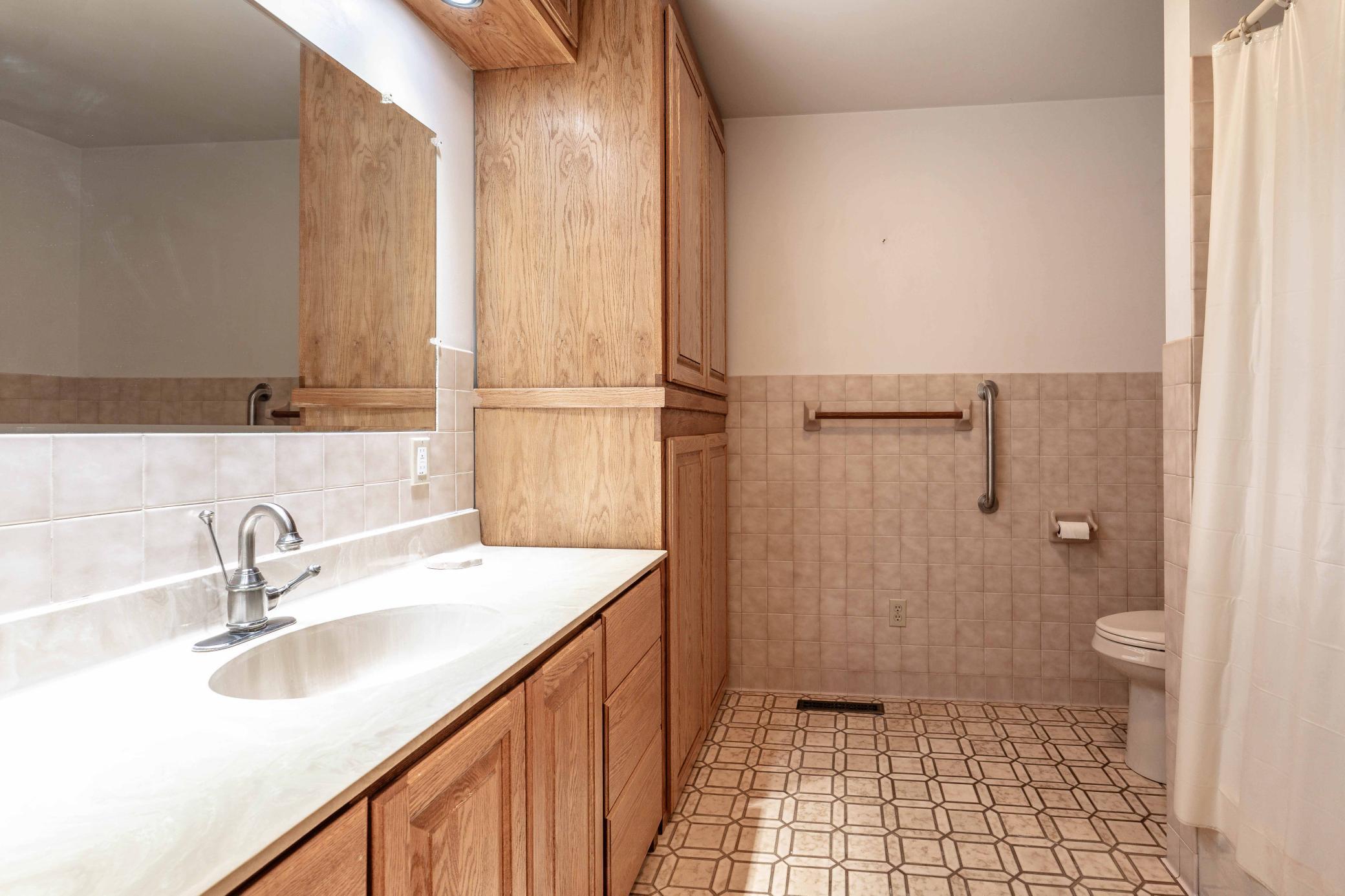 1988 single family home for sale at 38192 N Shore Drive in Battle Lake, MN — 4 bed, 3 bath (photo 28 of 70)