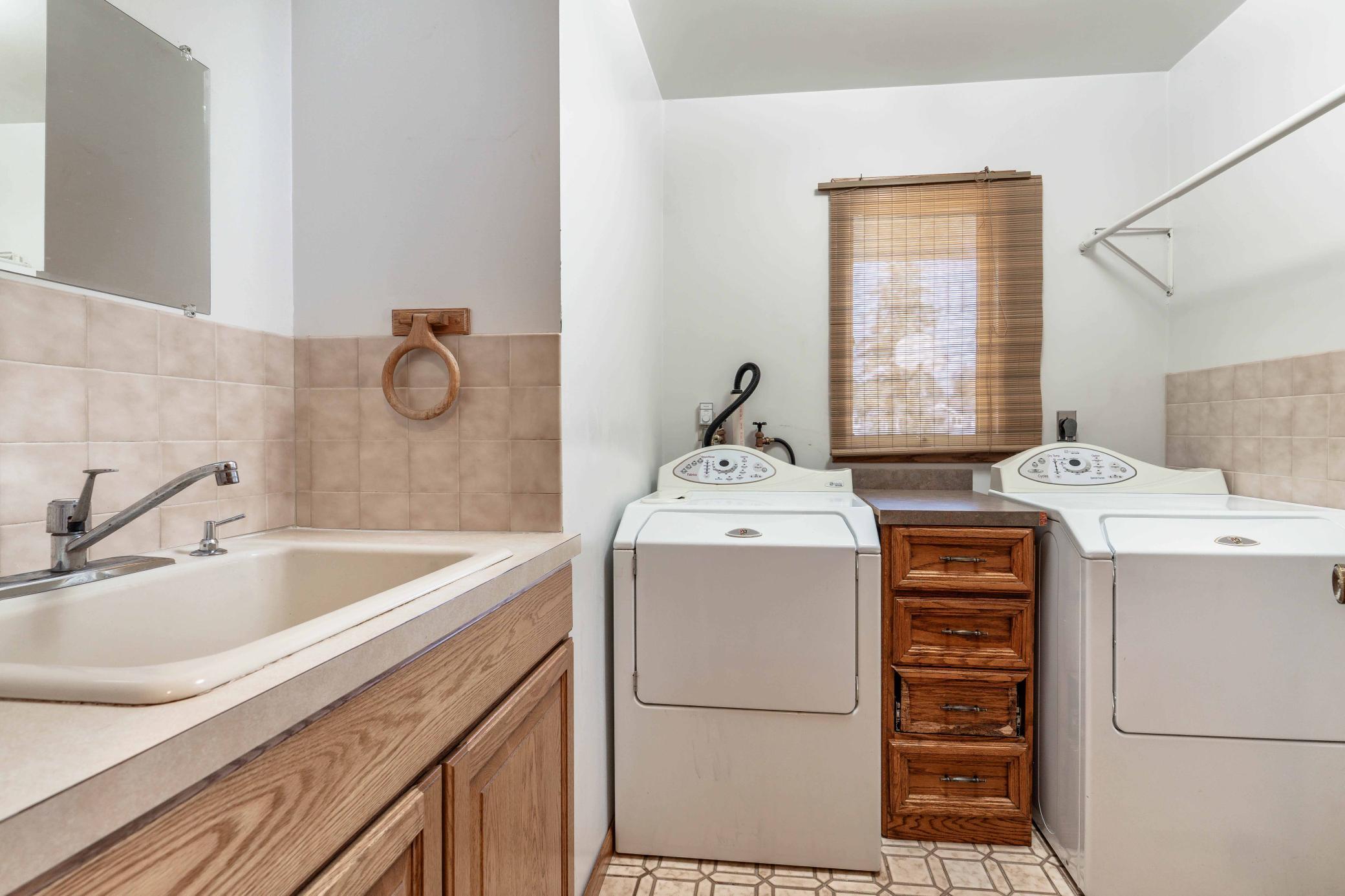 1988 single family home for sale at 38192 N Shore Drive in Battle Lake, MN — 4 bed, 3 bath (photo 30 of 70)