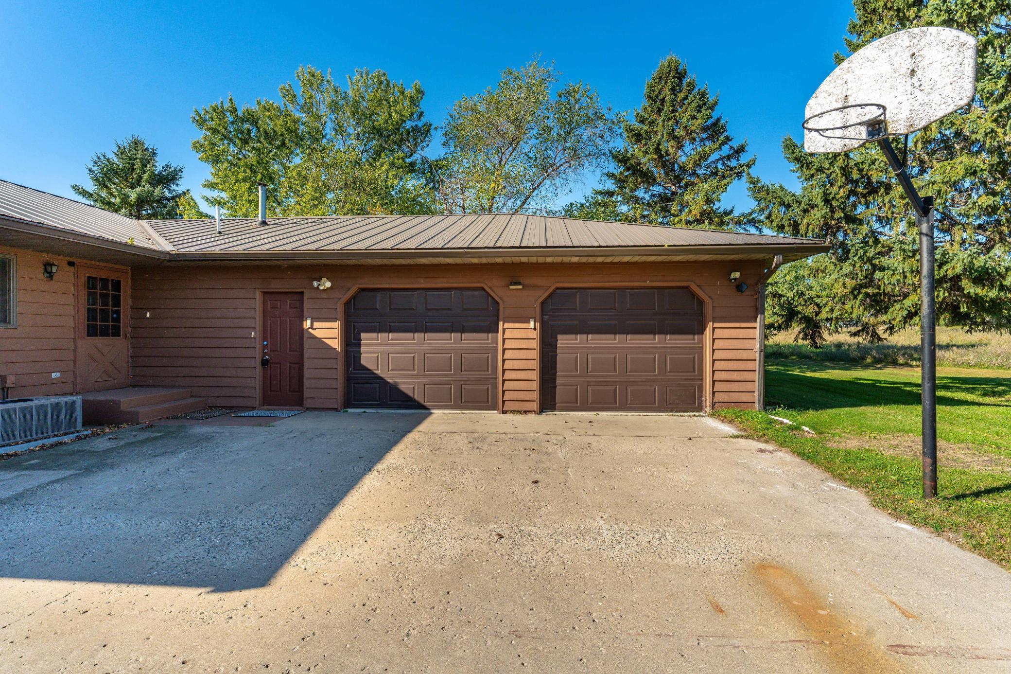 1988 single family home for sale at 38192 N Shore Drive in Battle Lake, MN — 4 bed, 3 bath (photo 5 of 70)