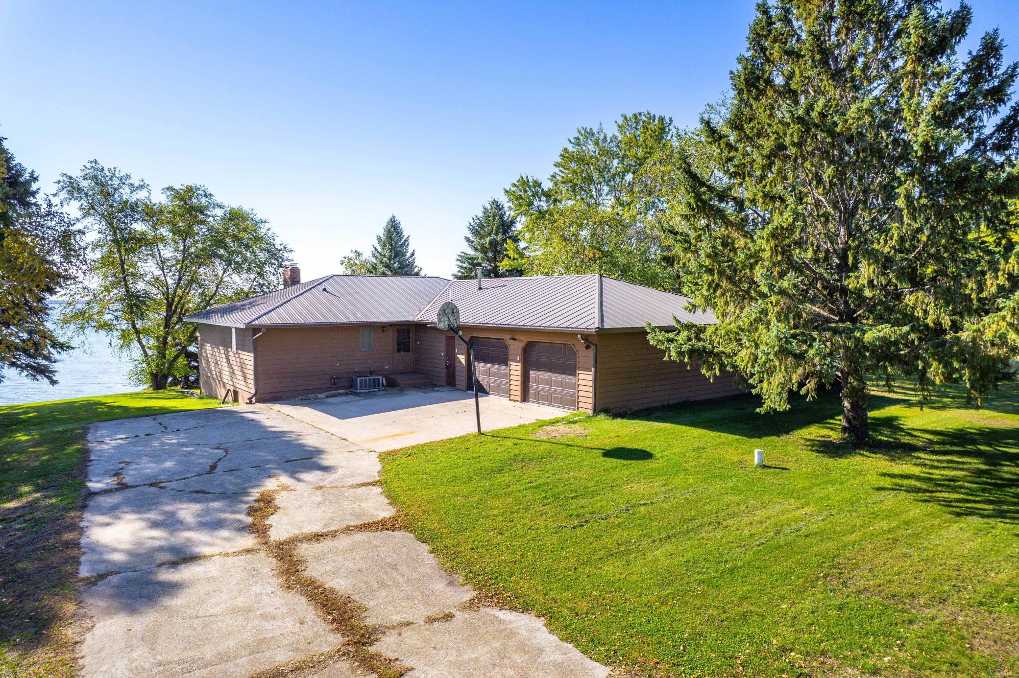 1988 single family home for sale at 38192 N Shore Drive in Battle Lake, MN — 4 bed, 3 bath (photo 56 of 70)