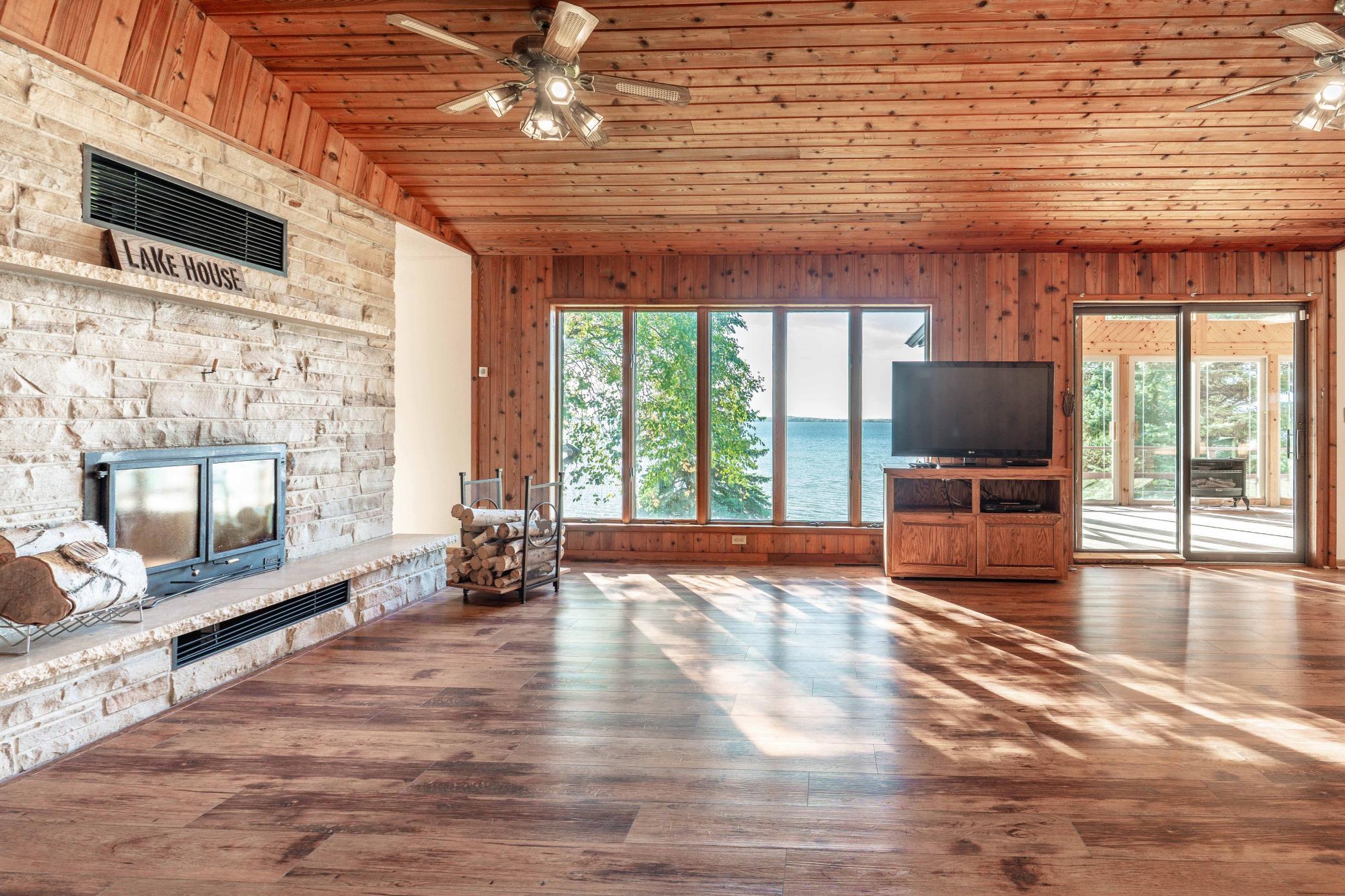 1988 single family home for sale at 38192 N Shore Drive in Battle Lake, MN — 4 bed, 3 bath (photo 8 of 70)