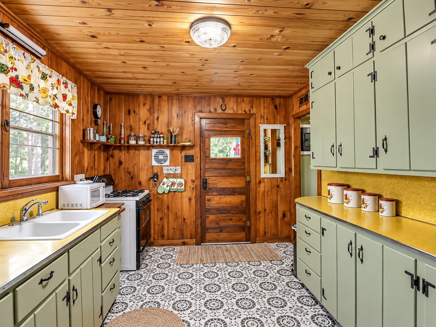 1950 single family home for sale at 29978 Pequot Boulevard in Pequot Lakes, MN — 1 bed, 1 bath (photo 5 of 12)