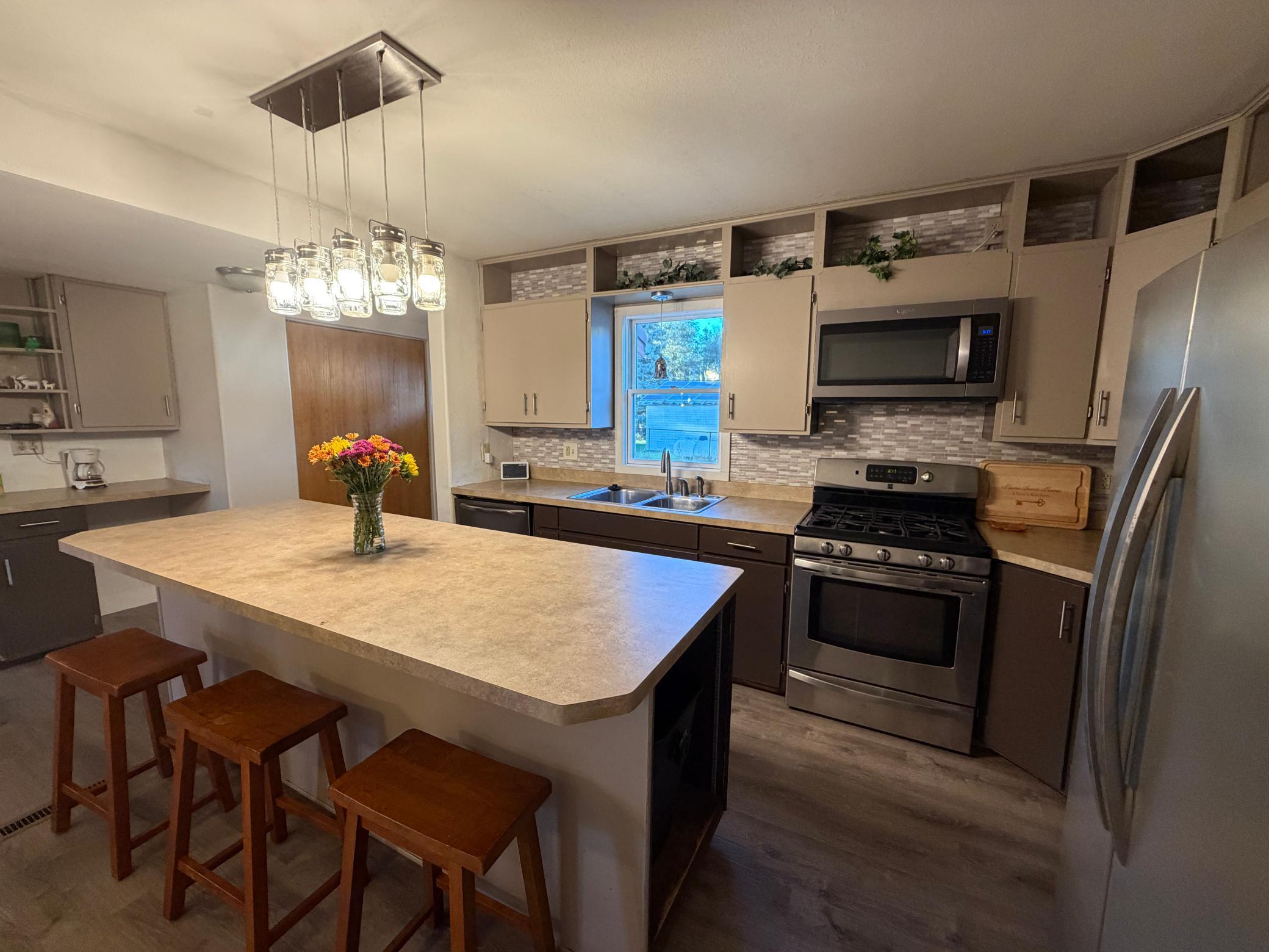 1920 single family home for sale at 301 12TH Avenue E in Lisbon, ND — 3 bed, 2 bath (photo 4 of 39)
