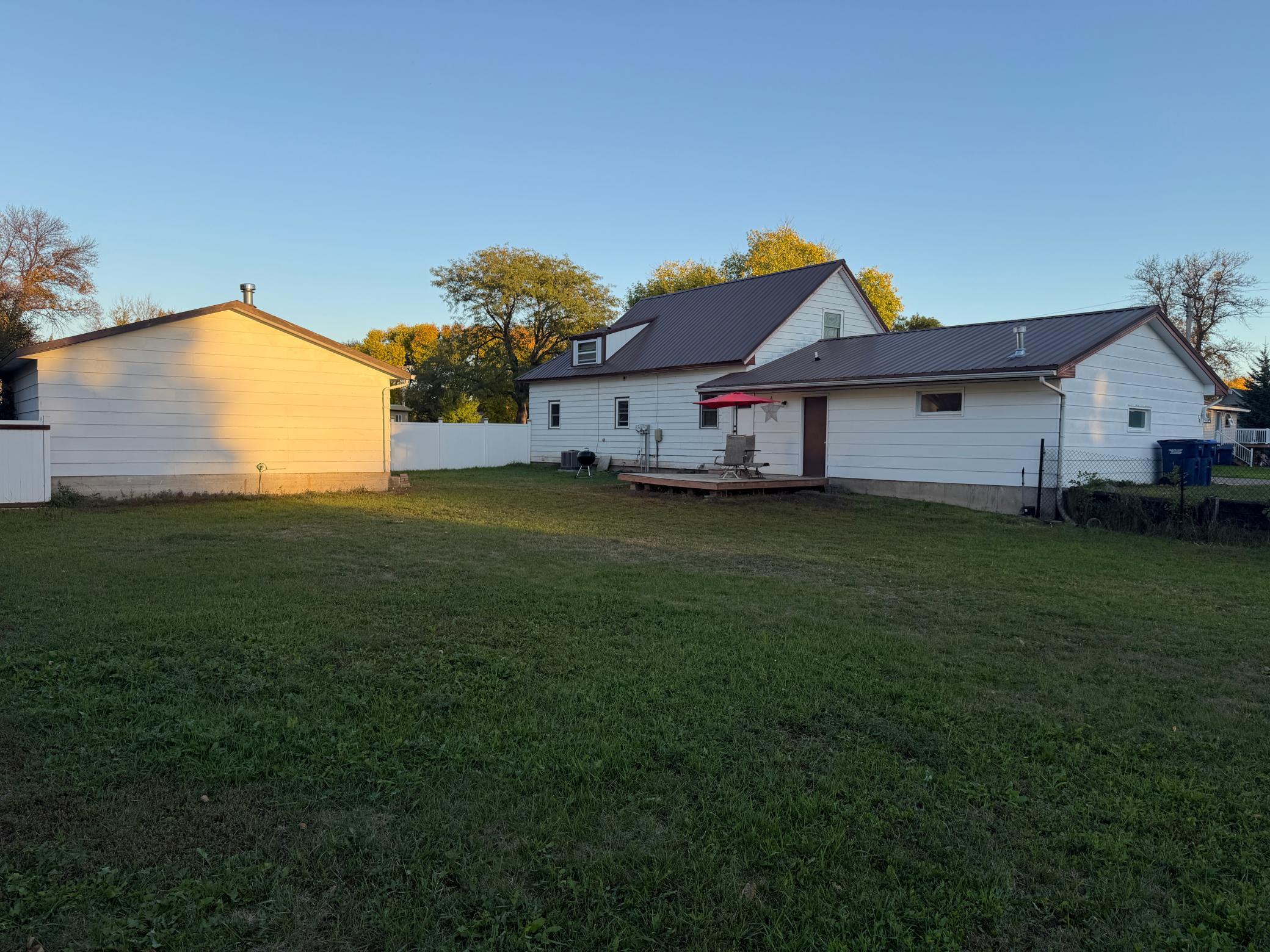 1920 single family home for sale at 301 12TH Avenue E in Lisbon, ND — 3 bed, 2 bath (photo 38 of 39)