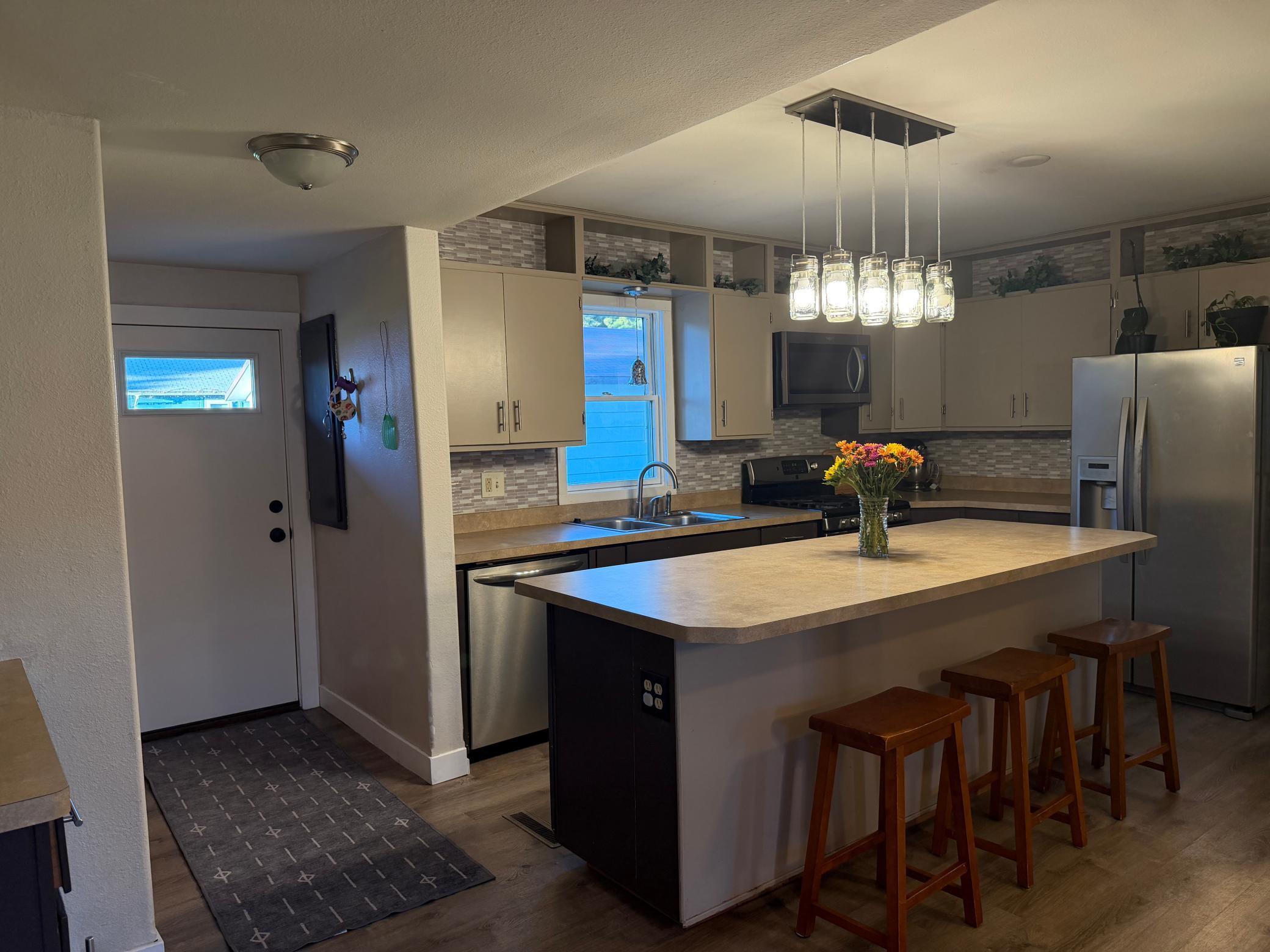1920 single family home for sale at 301 12TH Avenue E in Lisbon, ND — 3 bed, 2 bath (photo 5 of 39)