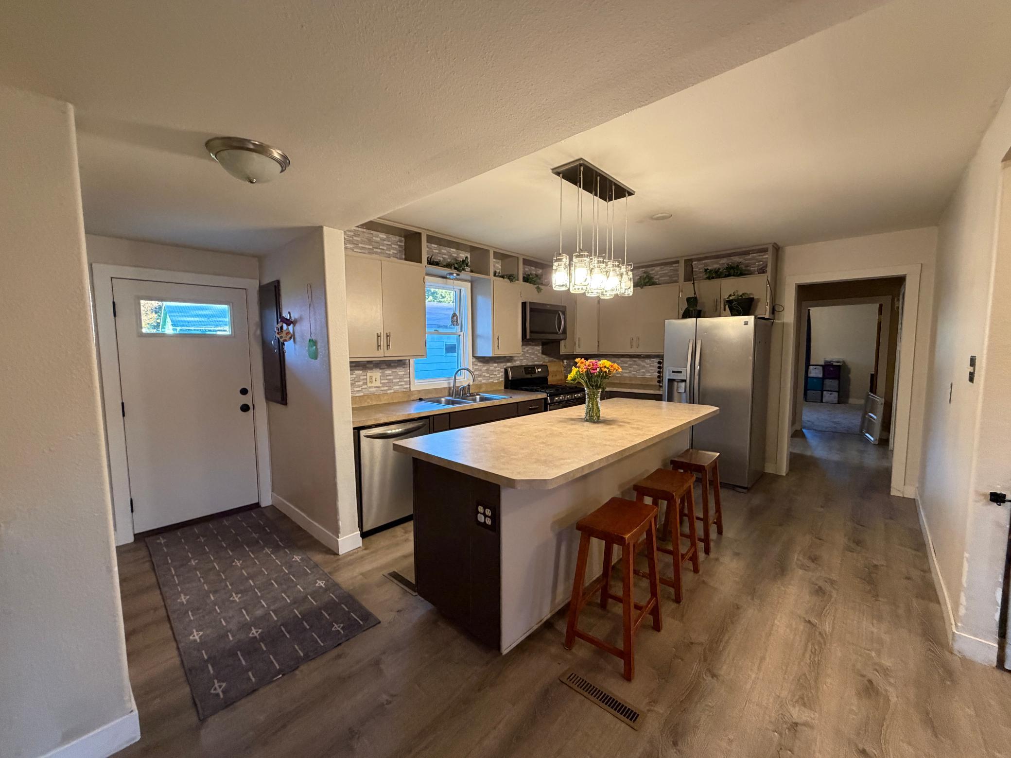 1920 single family home for sale at 301 12TH Avenue E in Lisbon, ND — 3 bed, 2 bath (photo 6 of 39)