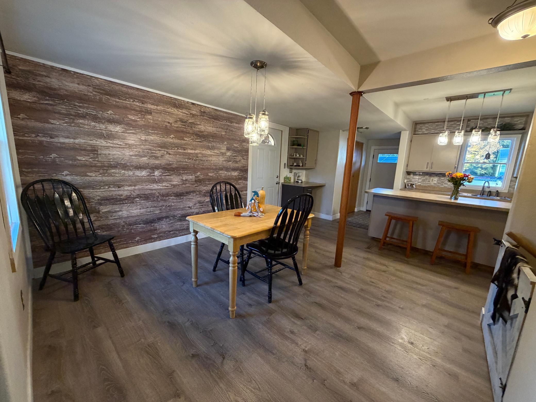 1920 single family home for sale at 301 12TH Avenue E in Lisbon, ND — 3 bed, 2 bath (photo 8 of 39)