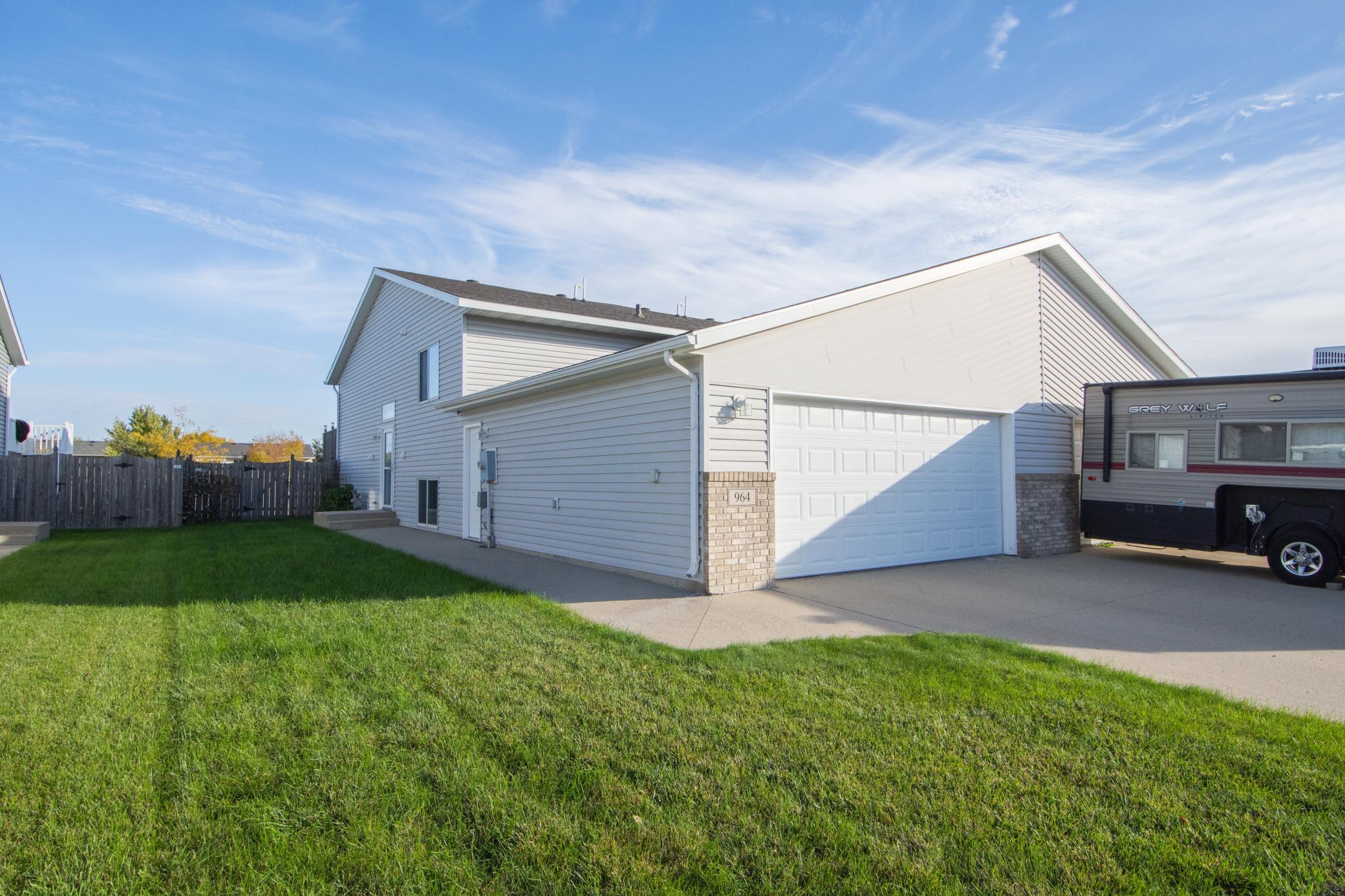 2005 twin home for sale at 964 41st Avenue W in West Fargo, ND — 3 bed, 2 bath
