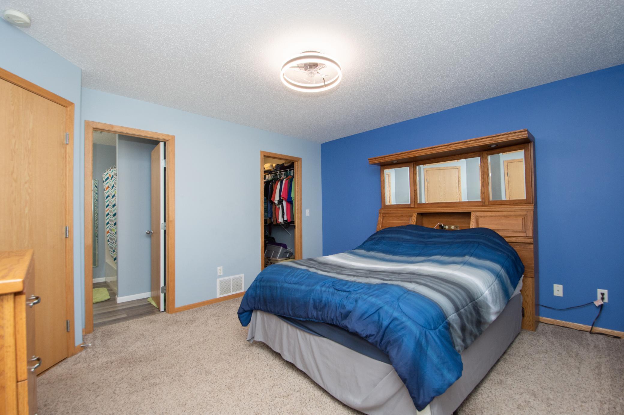 2005 twin home for sale at 964 41st Avenue W in West Fargo, ND — 3 bed, 2 bath (photo 14 of 43)