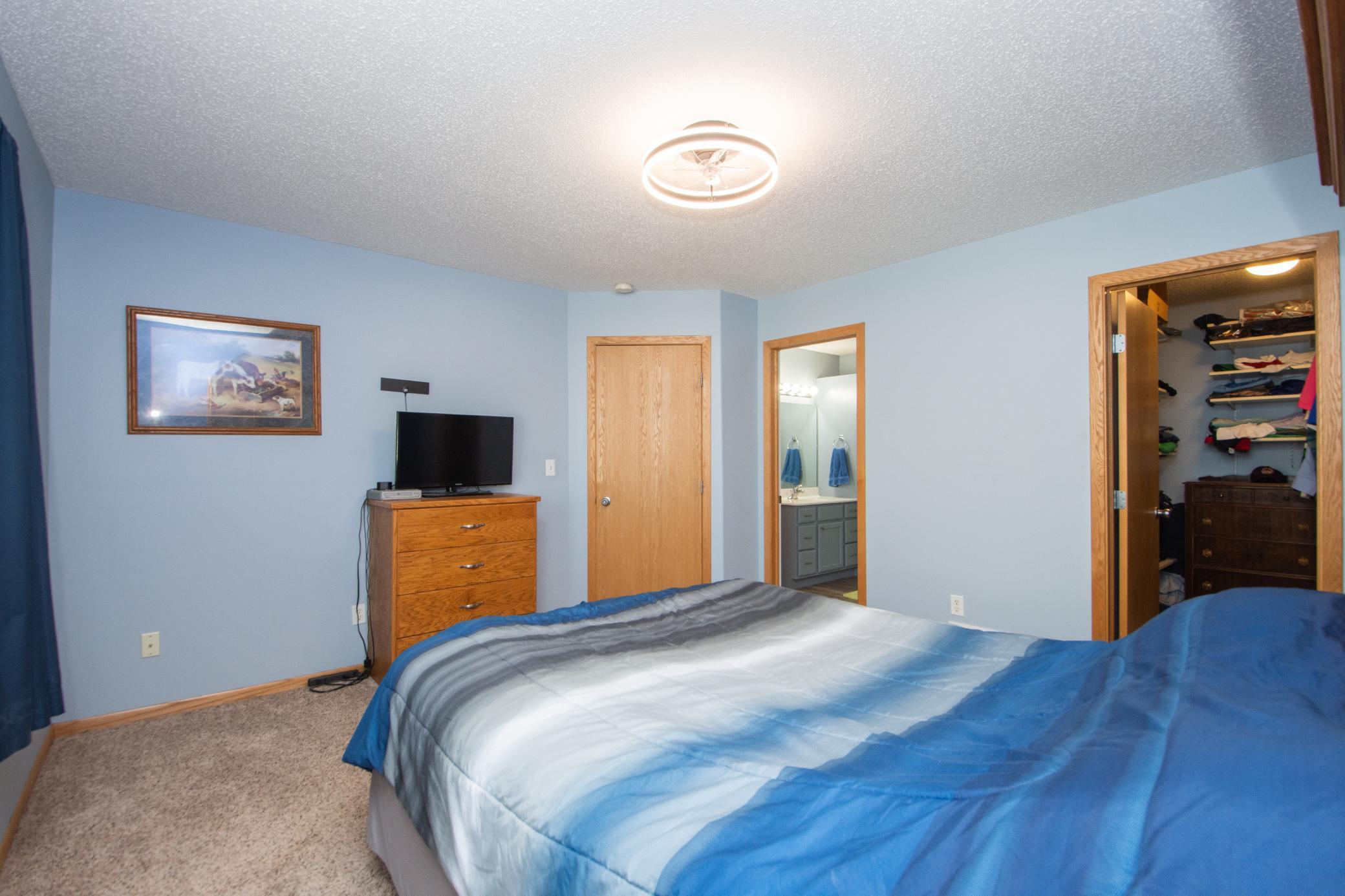 2005 twin home for sale at 964 41st Avenue W in West Fargo, ND — 3 bed, 2 bath (photo 16 of 43)